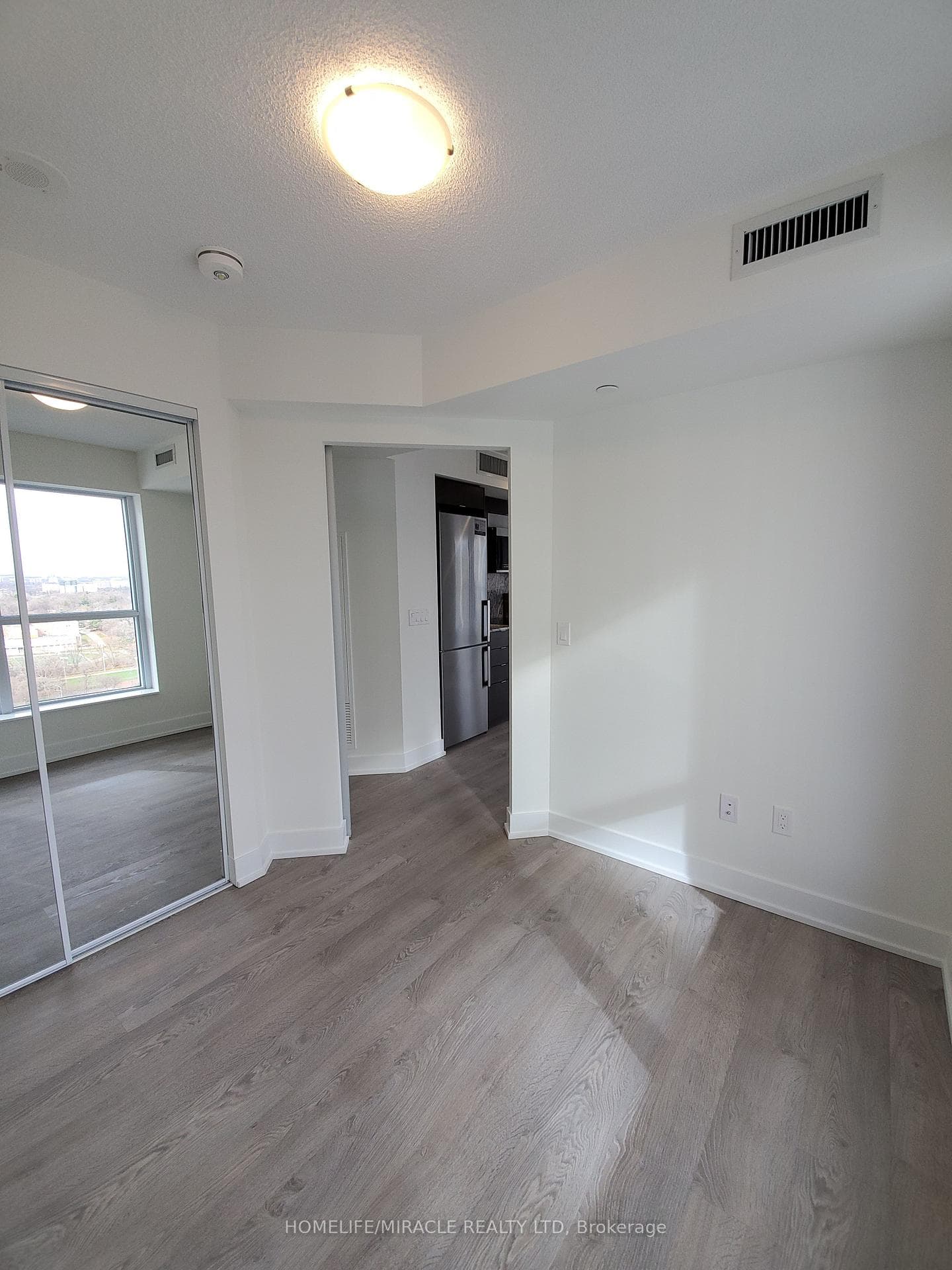 9 Mabelle Avenue Unit 1818 photo 12