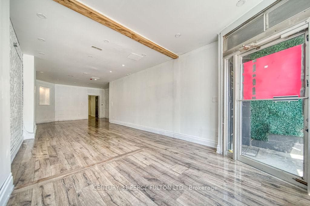 1606 Queen Street photo 4