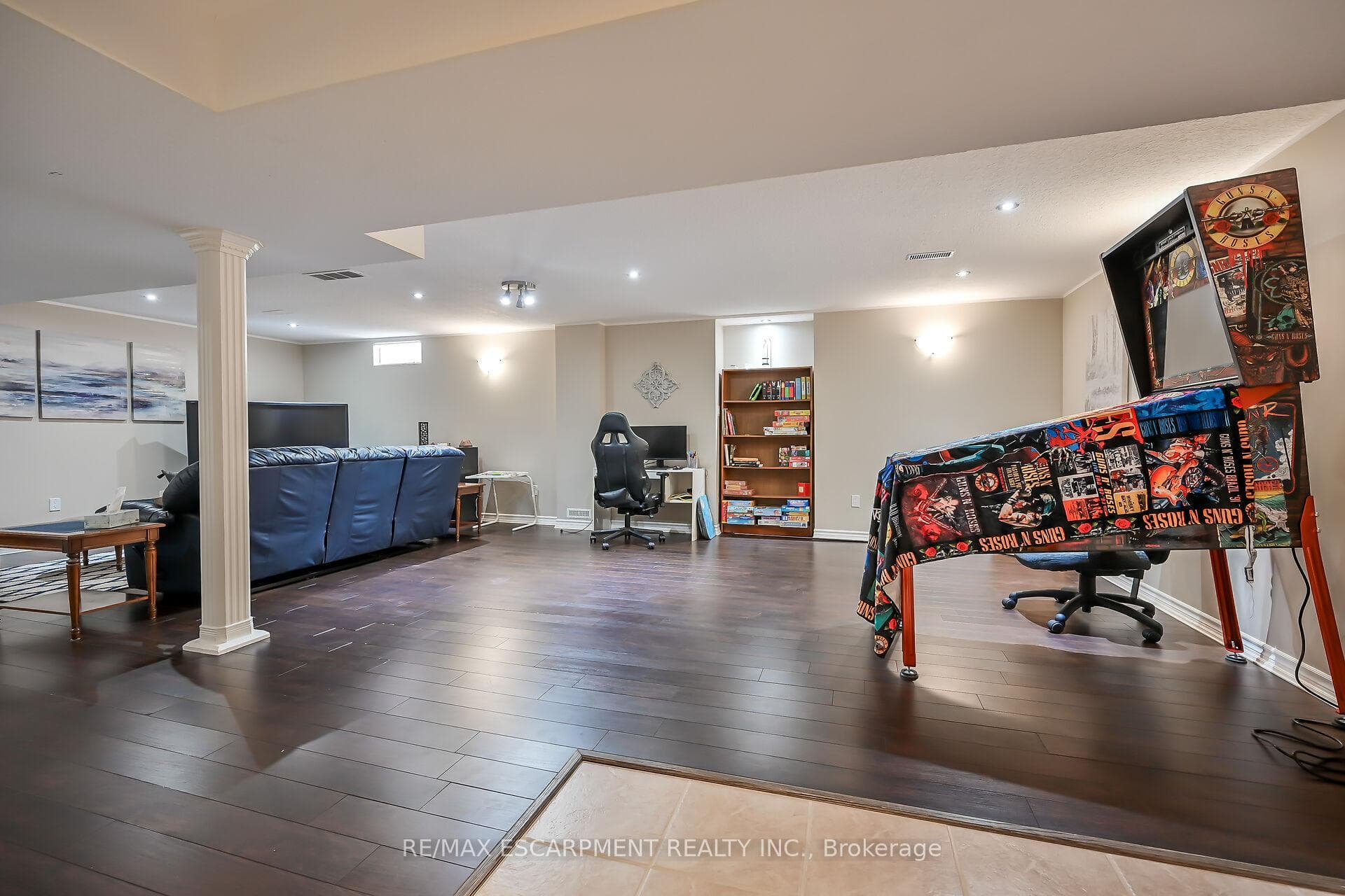 35 Davis Crescent photo 30