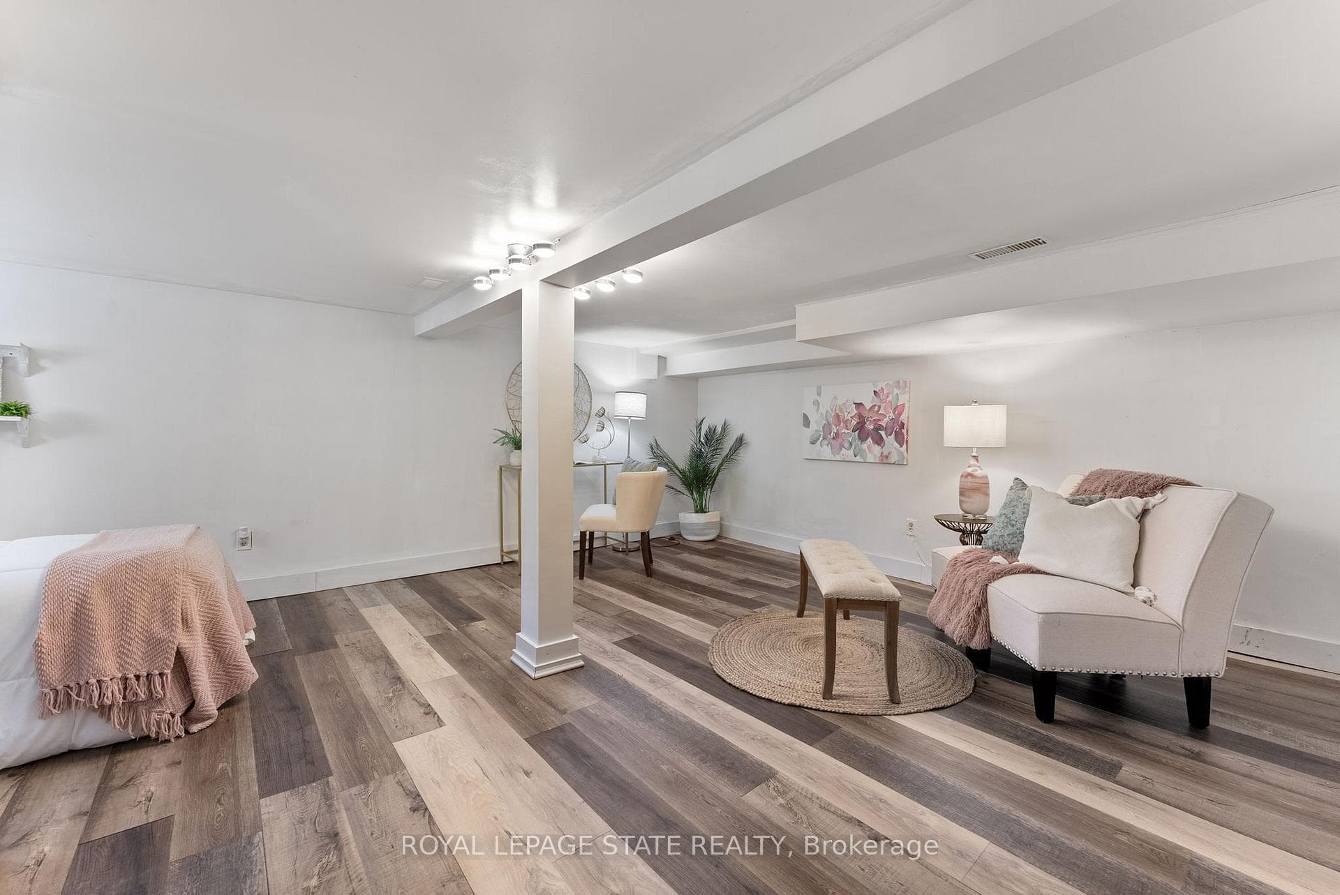 544 Mary Street photo 12