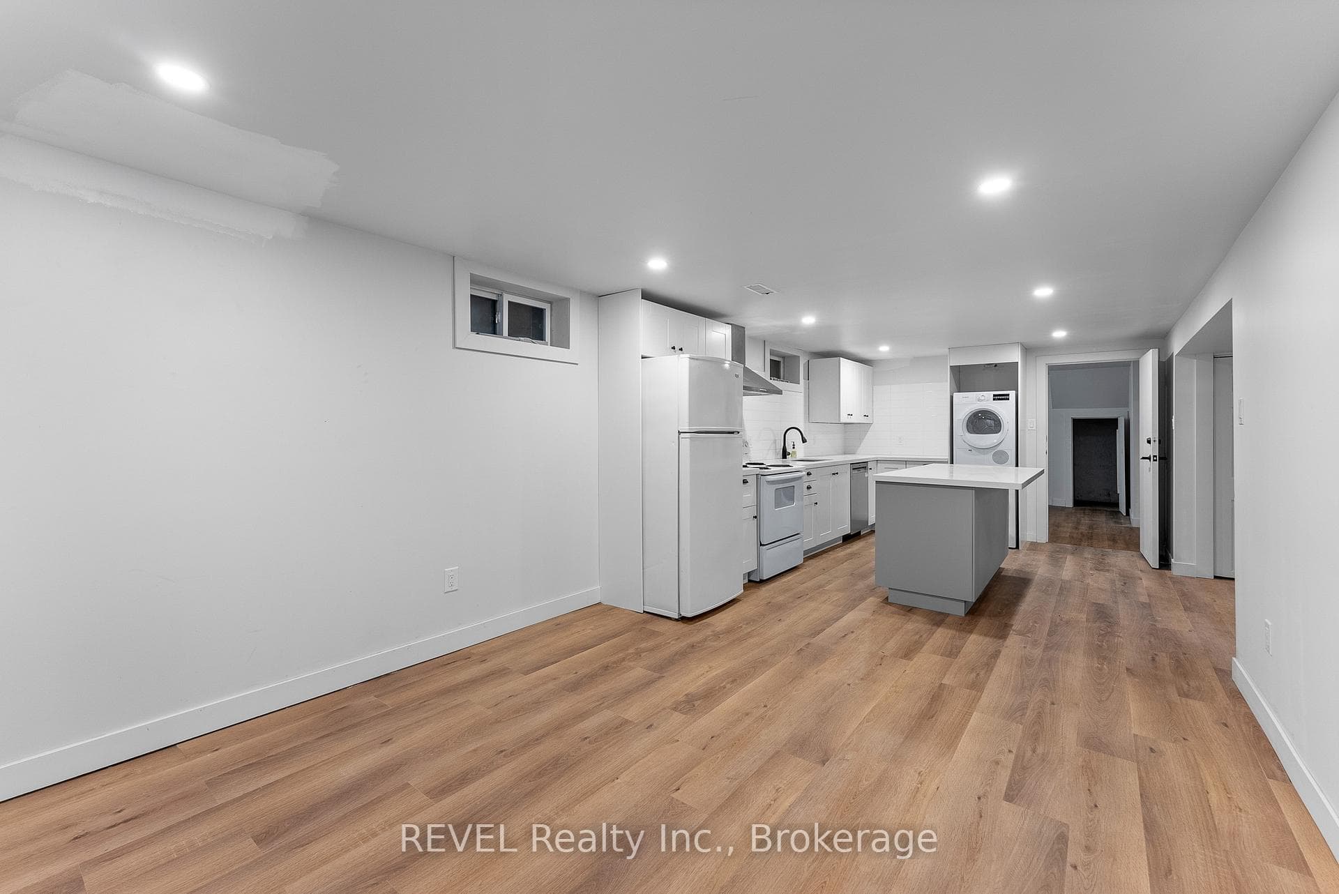 8407 Mears Crescent Unit lower photo 8