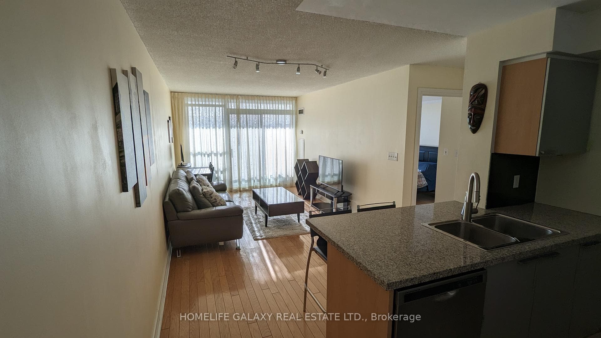18 Harrison Garden Boulevard Unit 1412 photo 7