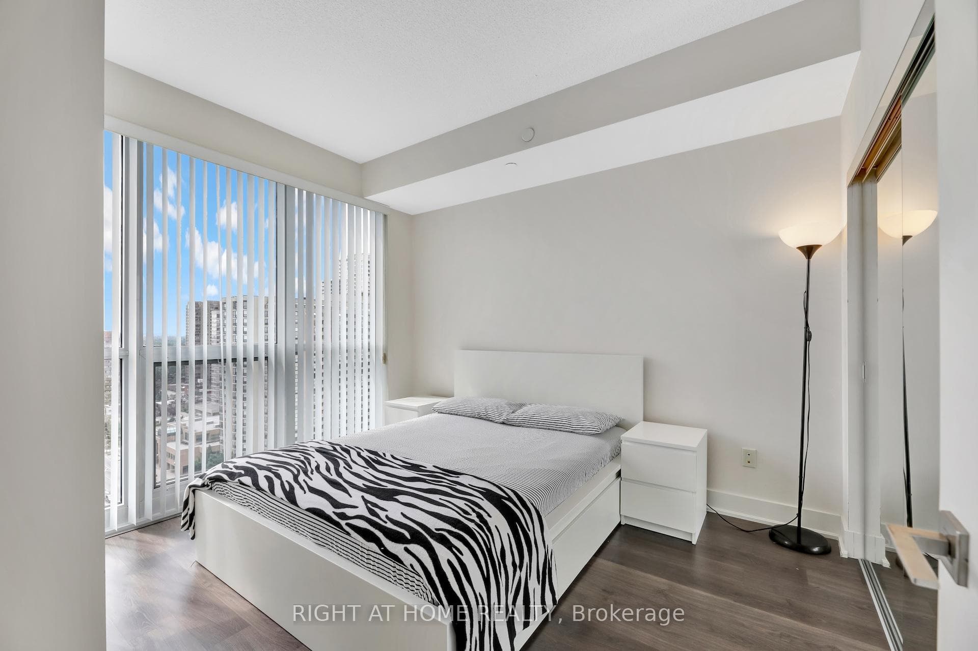 88 Sheppard Avenue Unit 2005 photo 12