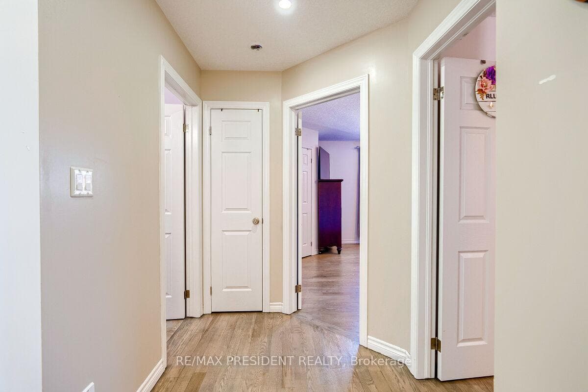 573 Forman Avenue photo 15