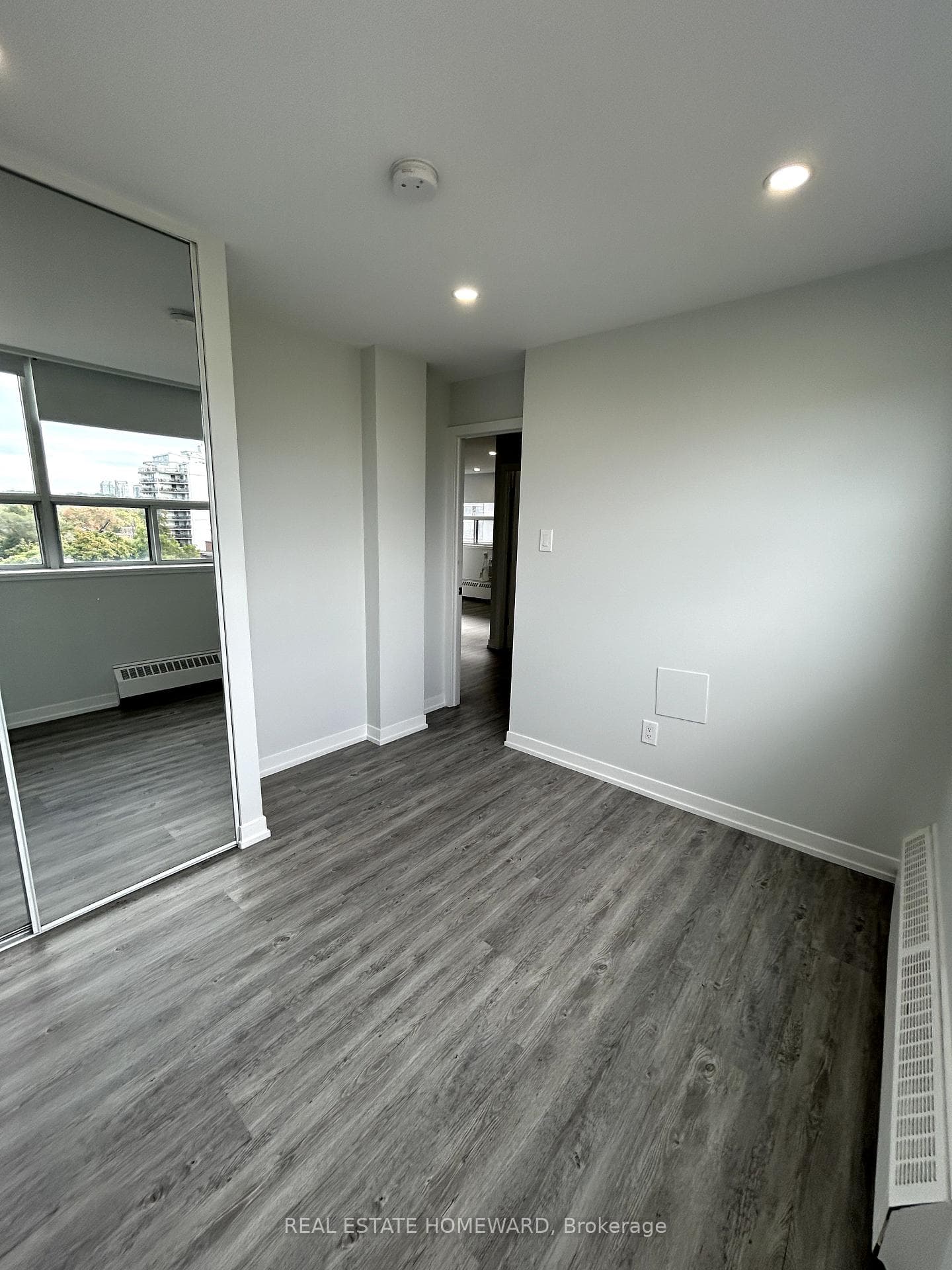 15 Walmer Road Unit 508 photo 5
