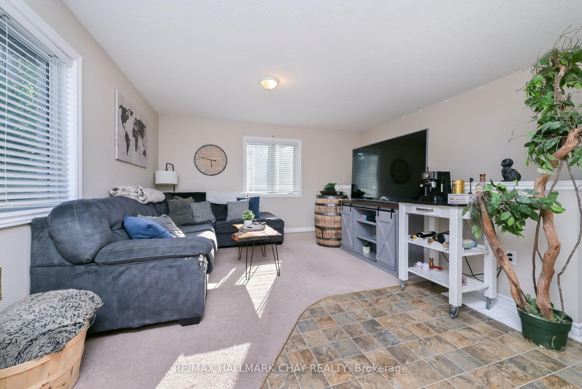 12 Symond Avenue photo 34