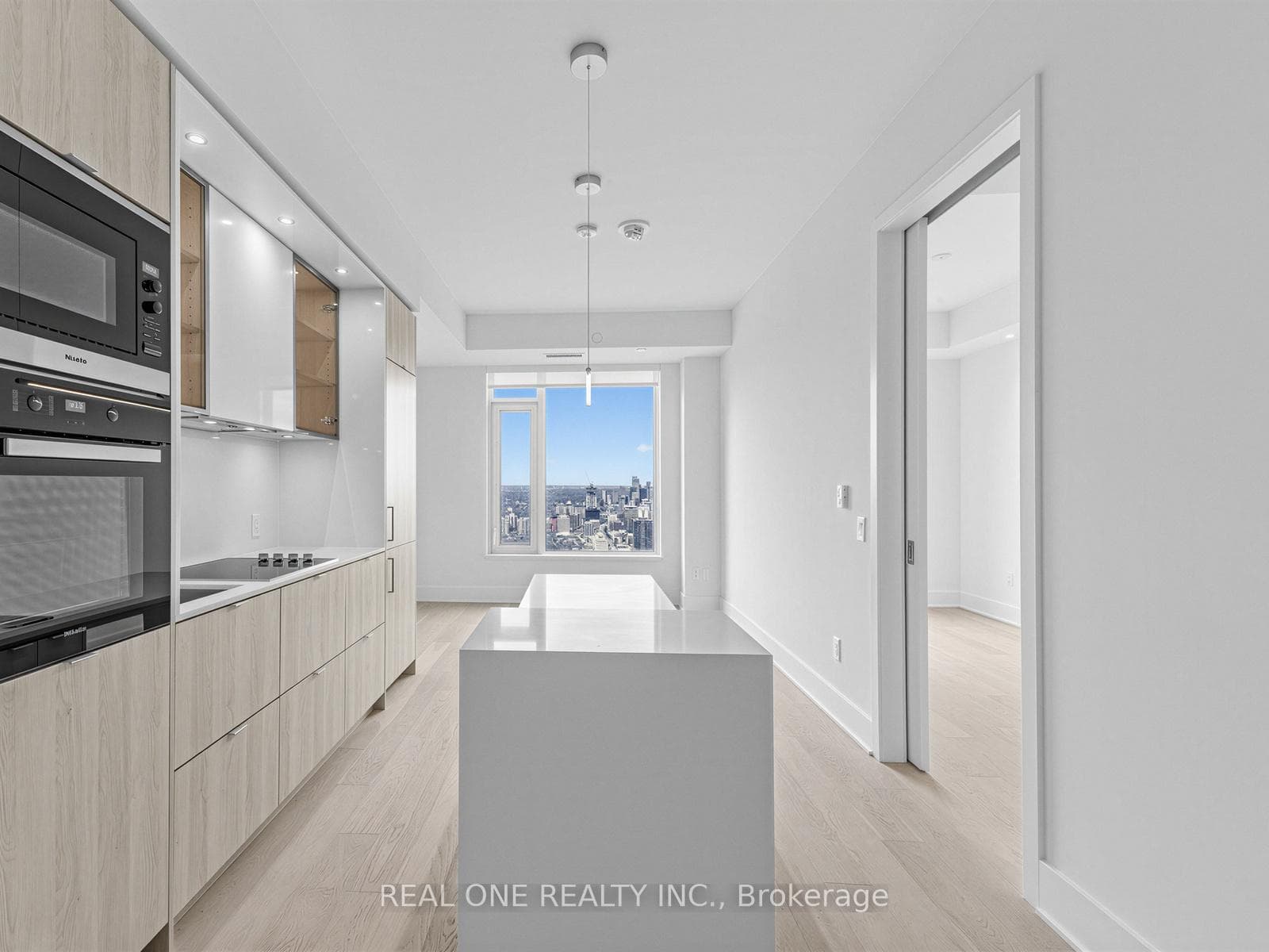11 Yorkville Avenue Unit 5703 photo 8