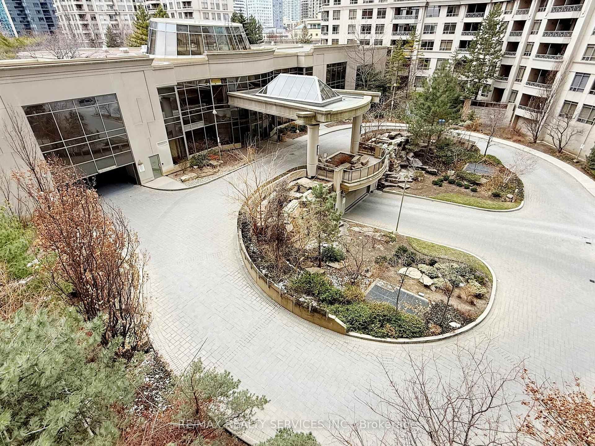 3880 Duke Of York Boulevard Unit 504 photo 36