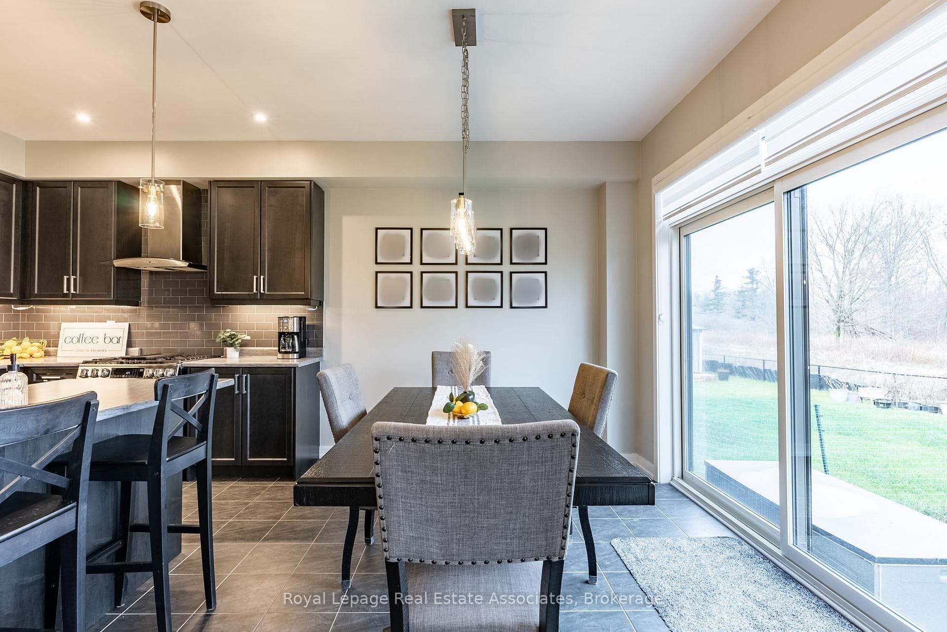 48 Hawick Crescent photo 13