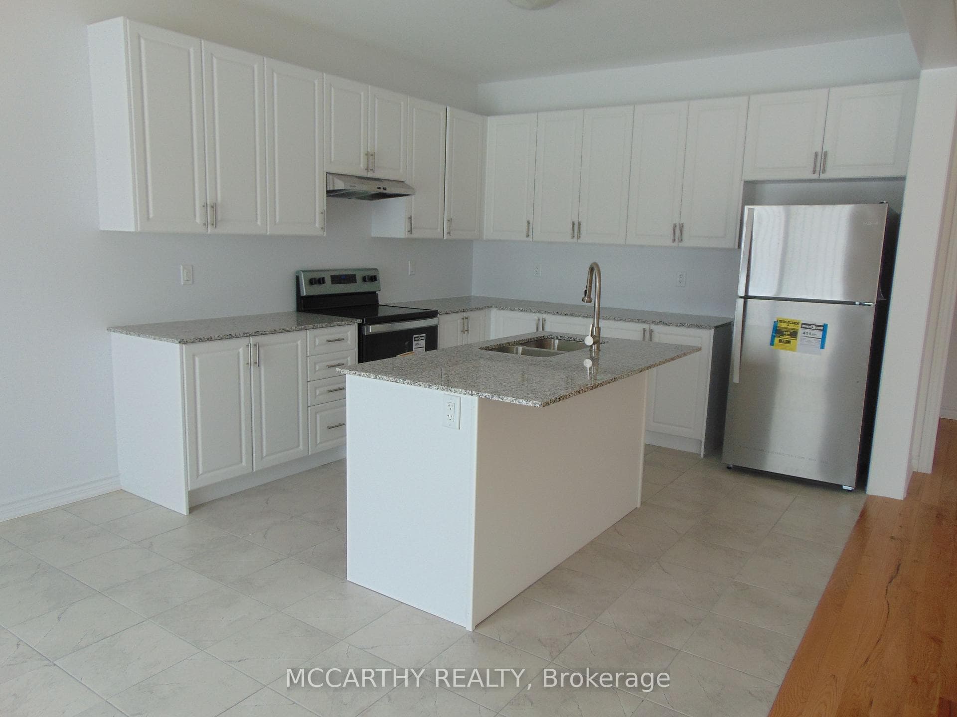 299 Ridley Crescent photo 5
