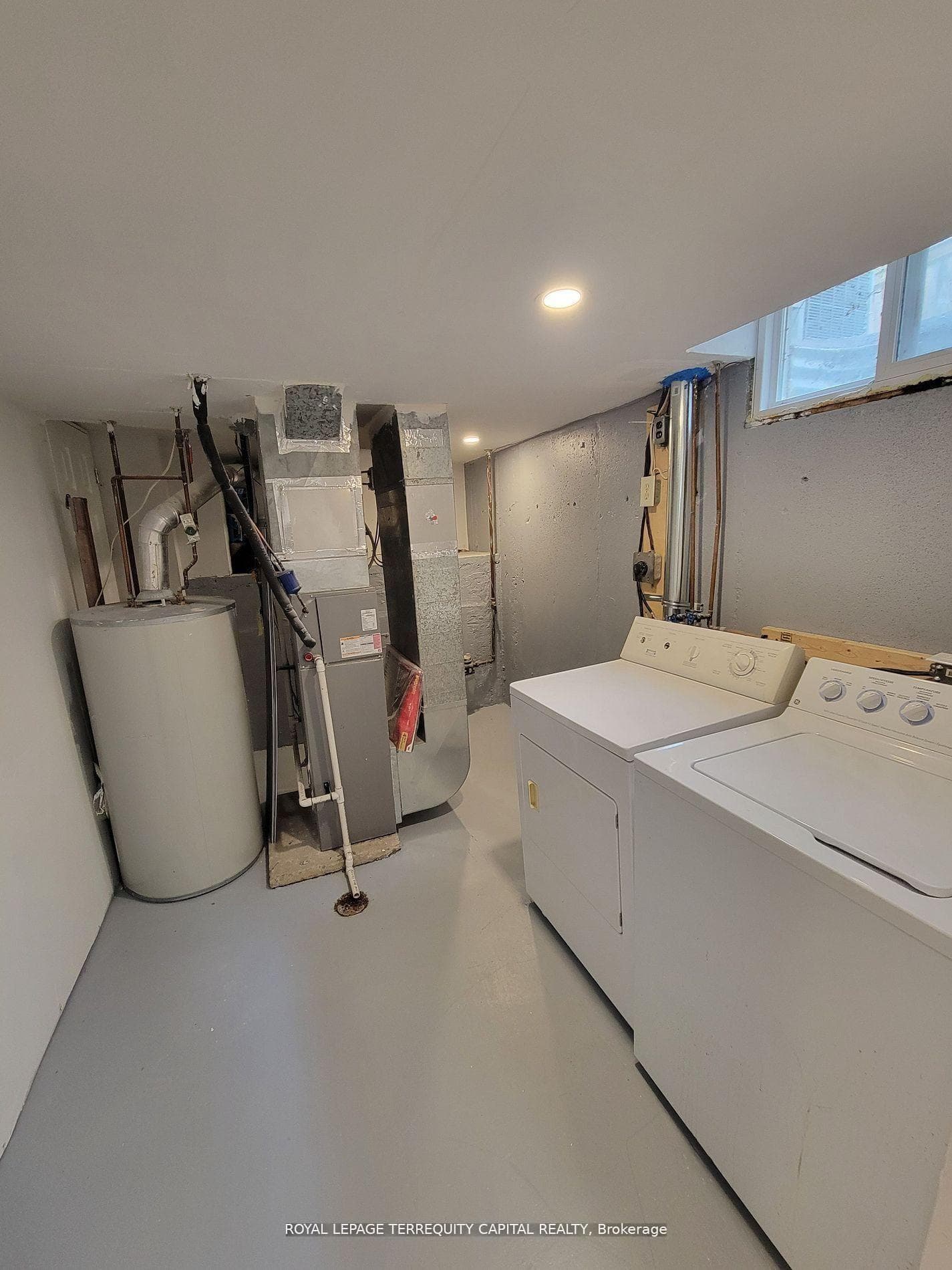 20 Mowat Crescent Unit Lower photo 16