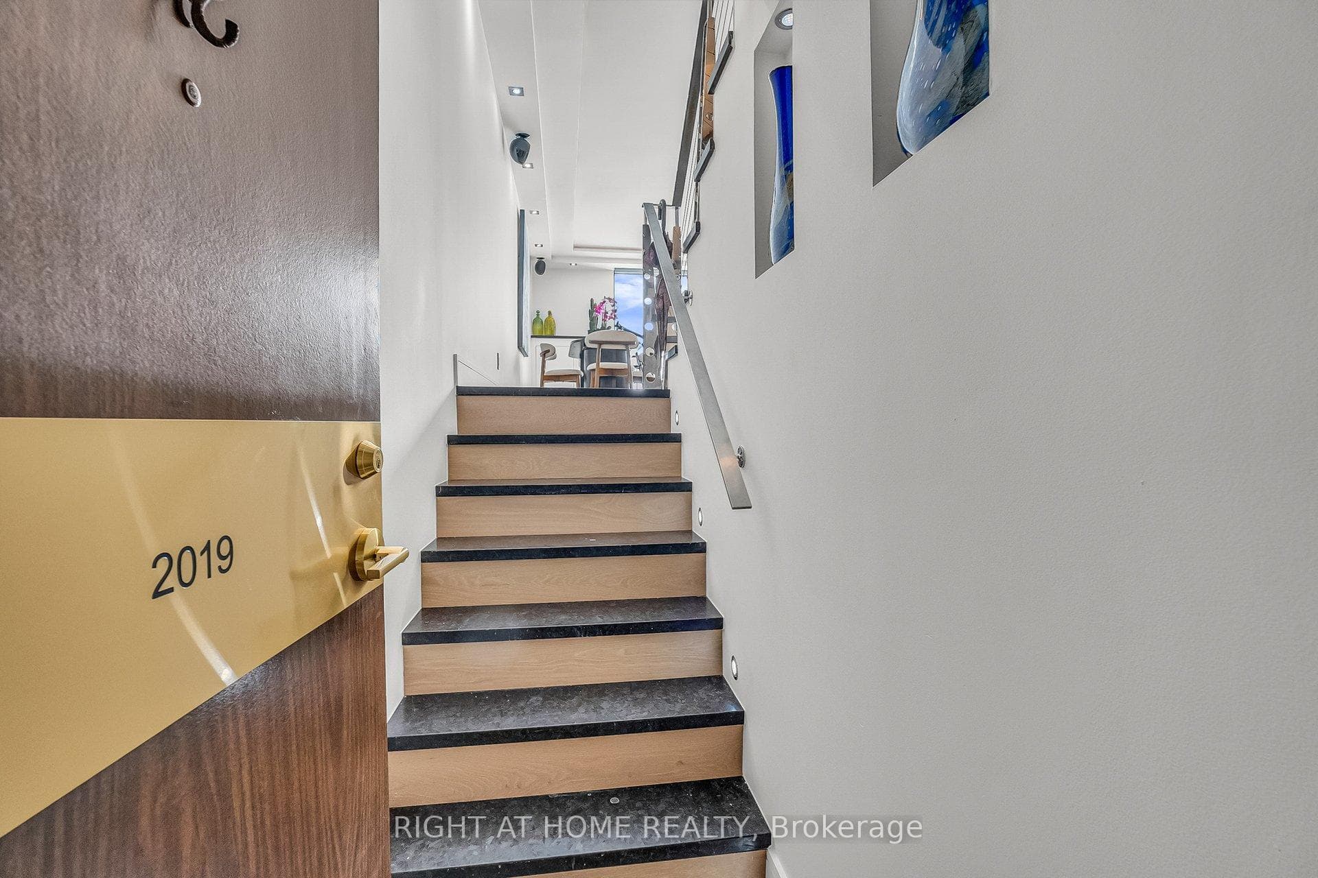 33 Harbour Square Unit 2019 photo 4