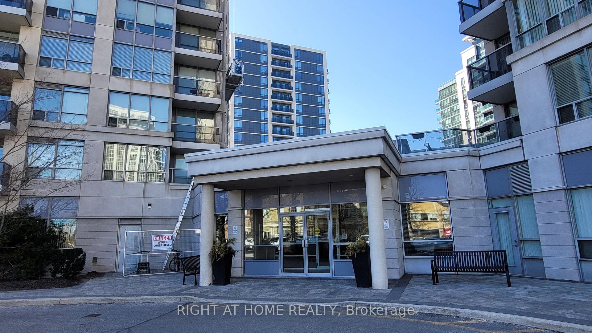 60 Disera Drive Unit 305 photo 3