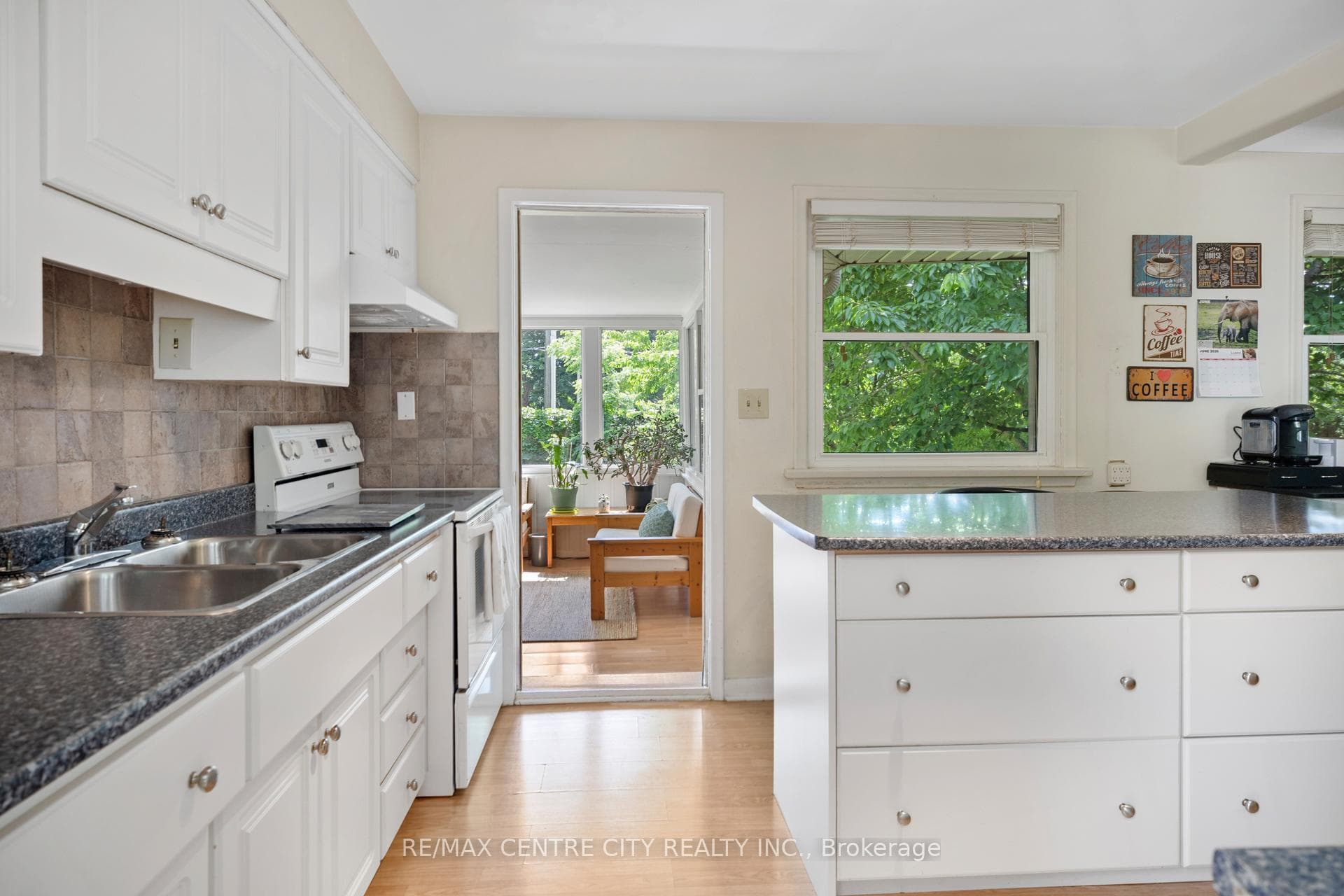 46 Brentwood Crescent photo 11