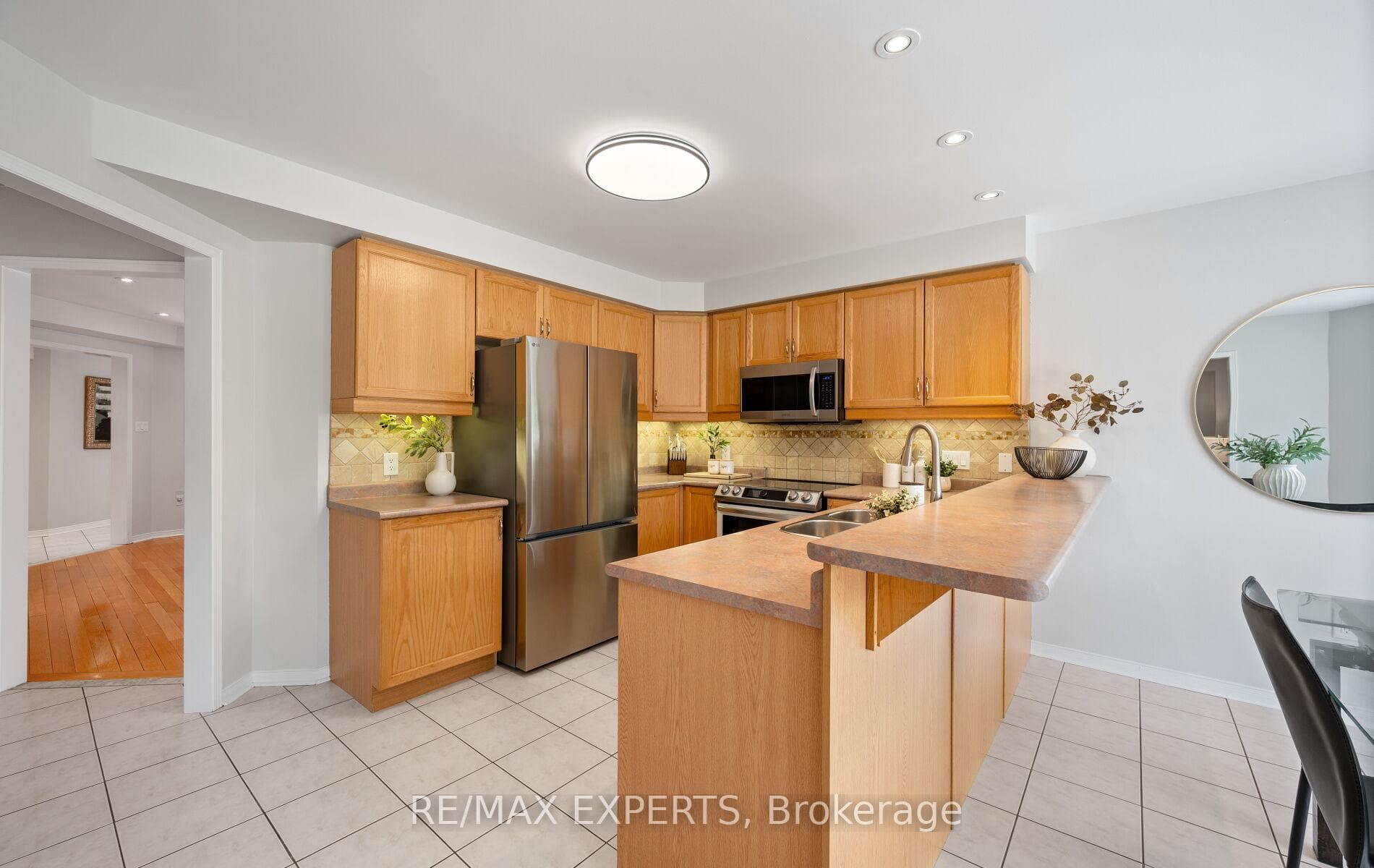 214 Waterbury Street photo 13