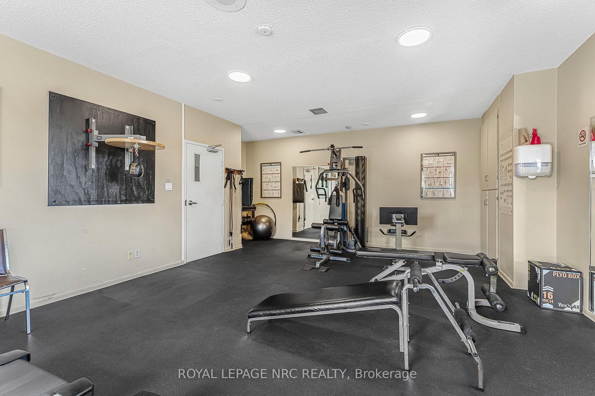 common area - exercise room