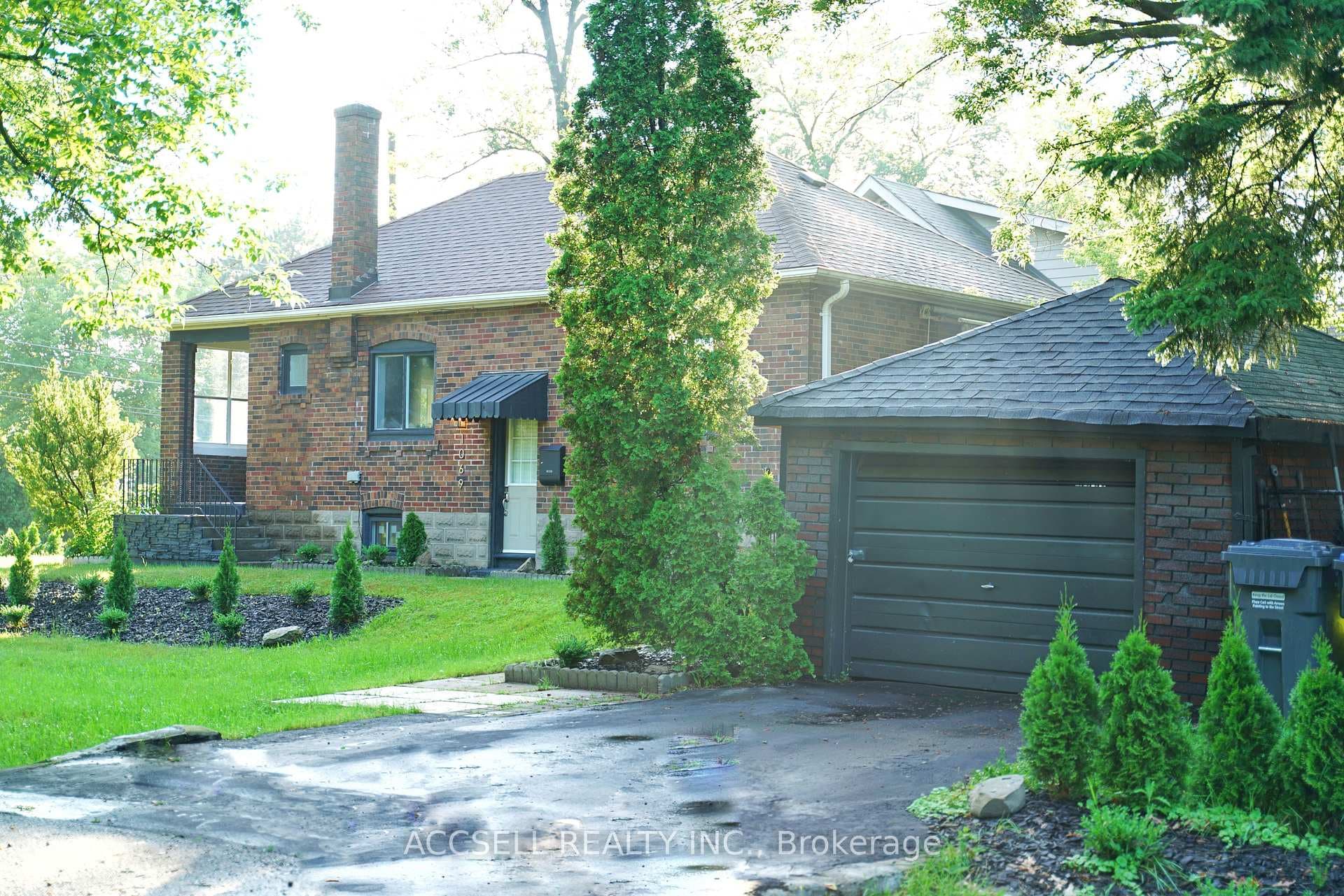 1069 Dixie Road photo 3