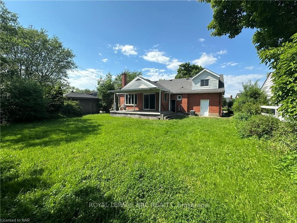 8 Byrne Boulevard photo 32