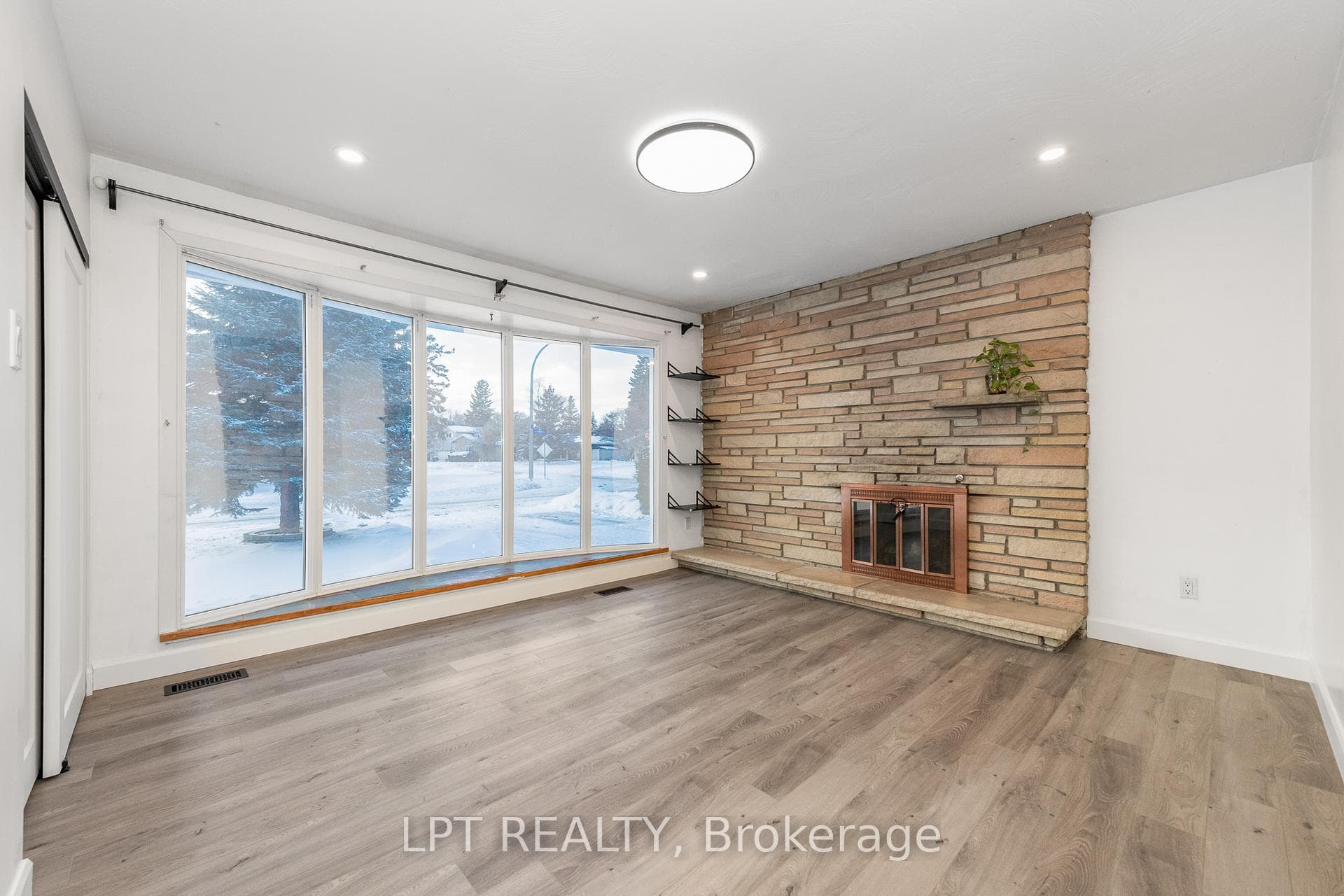 37 Largo Crescent photo 7