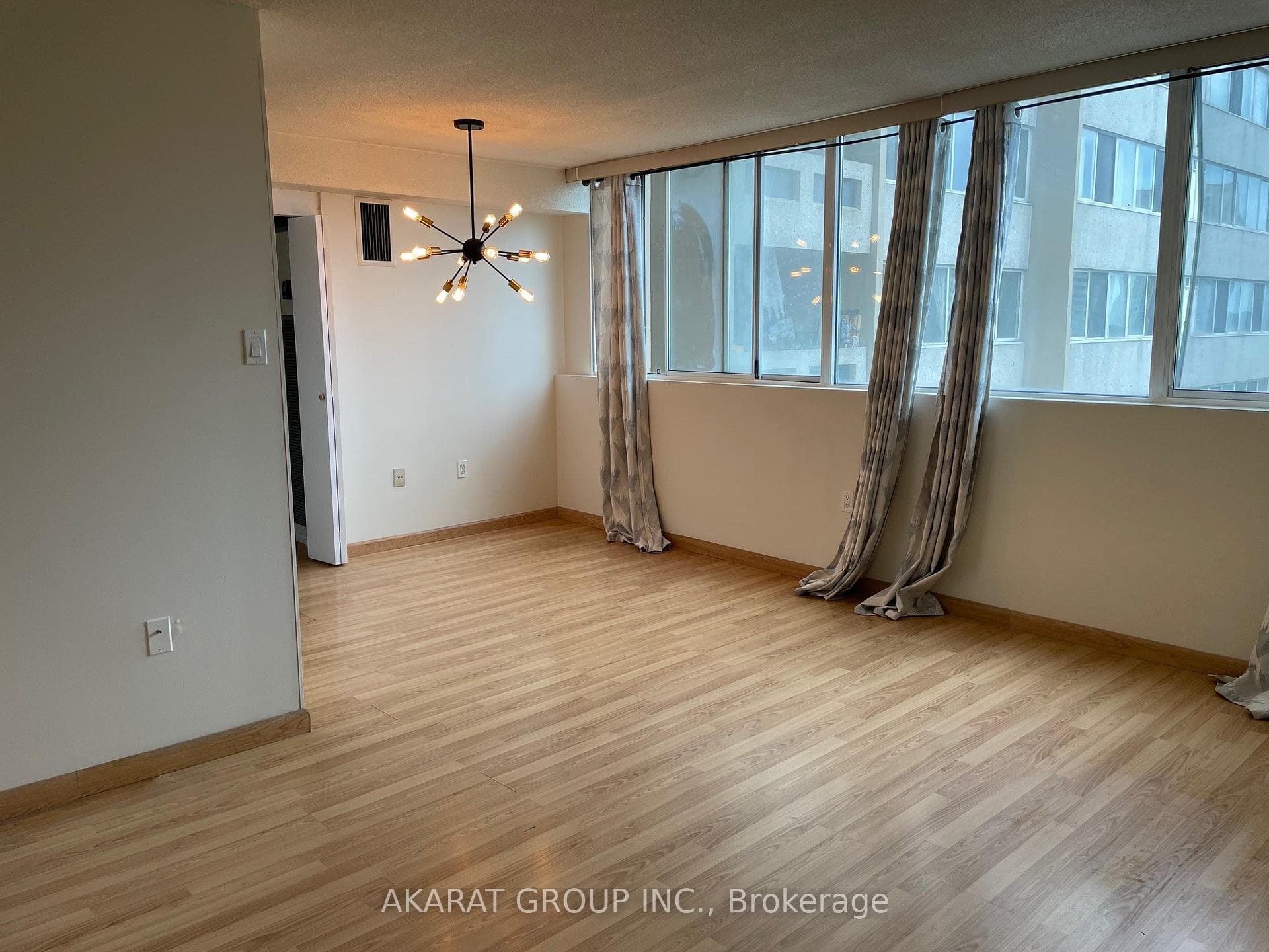 3590 Kaneff Crescent Unit #1506 photo 9