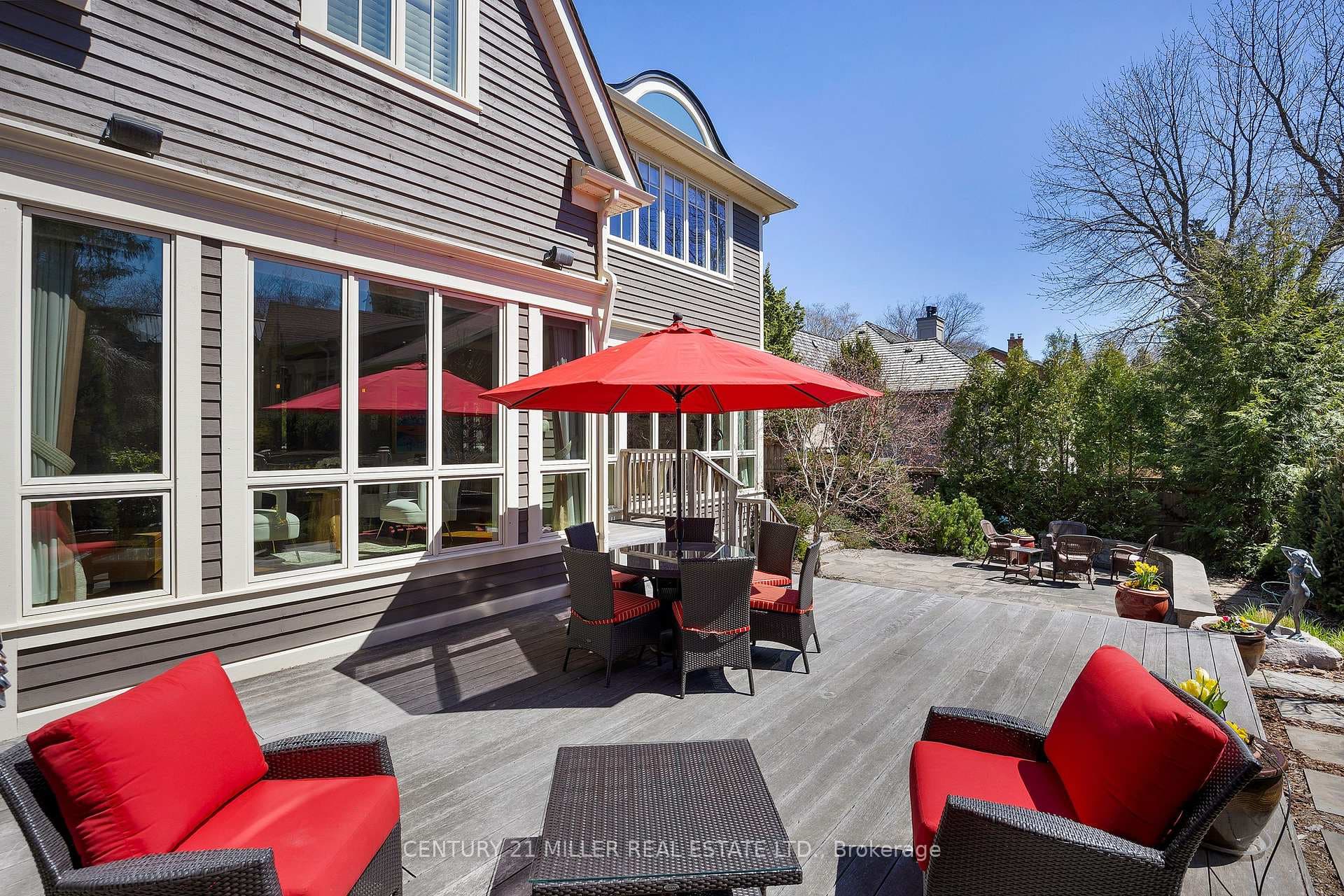 136 Watson Avenue photo 31