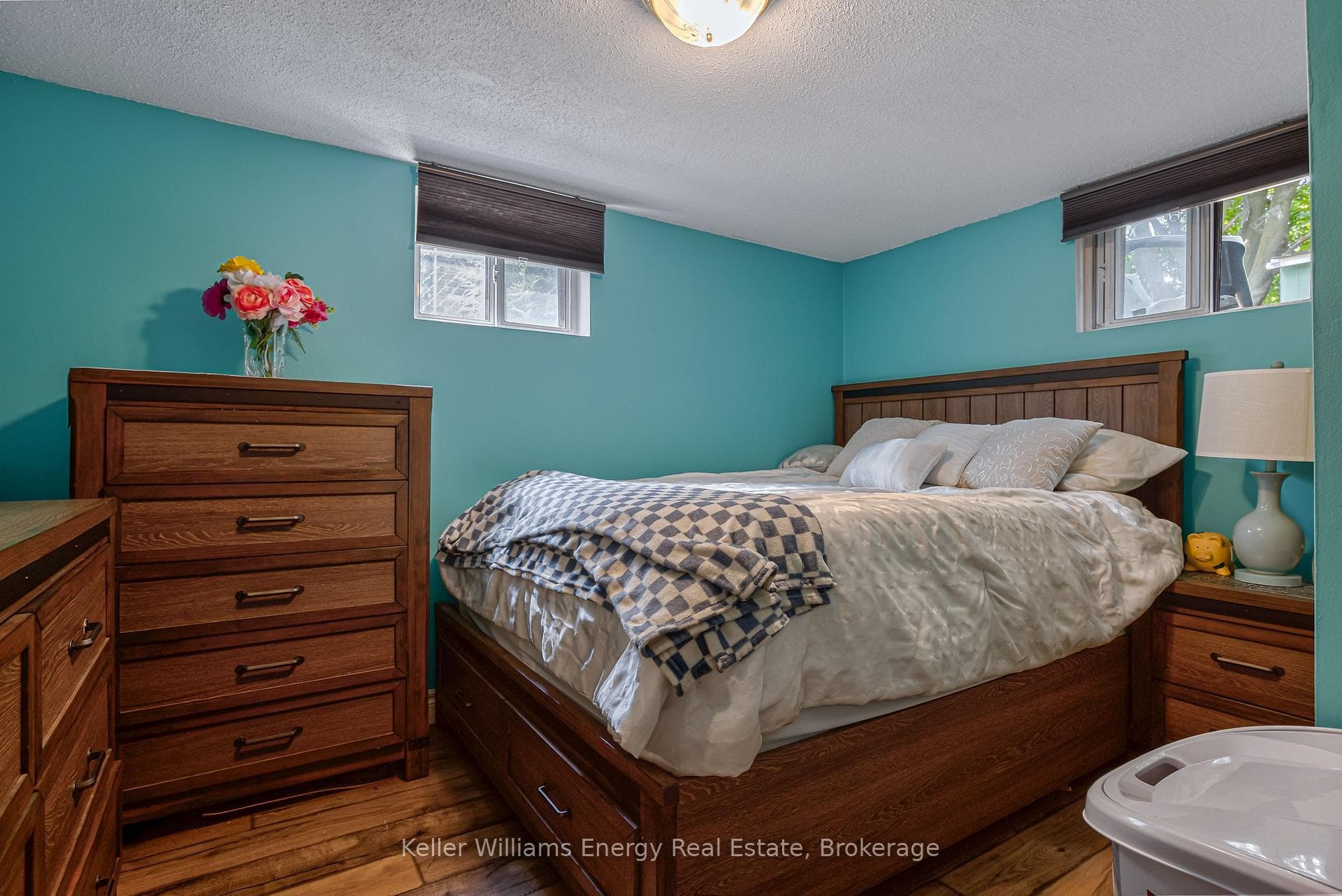 405 Bernhard Crescent photo 32