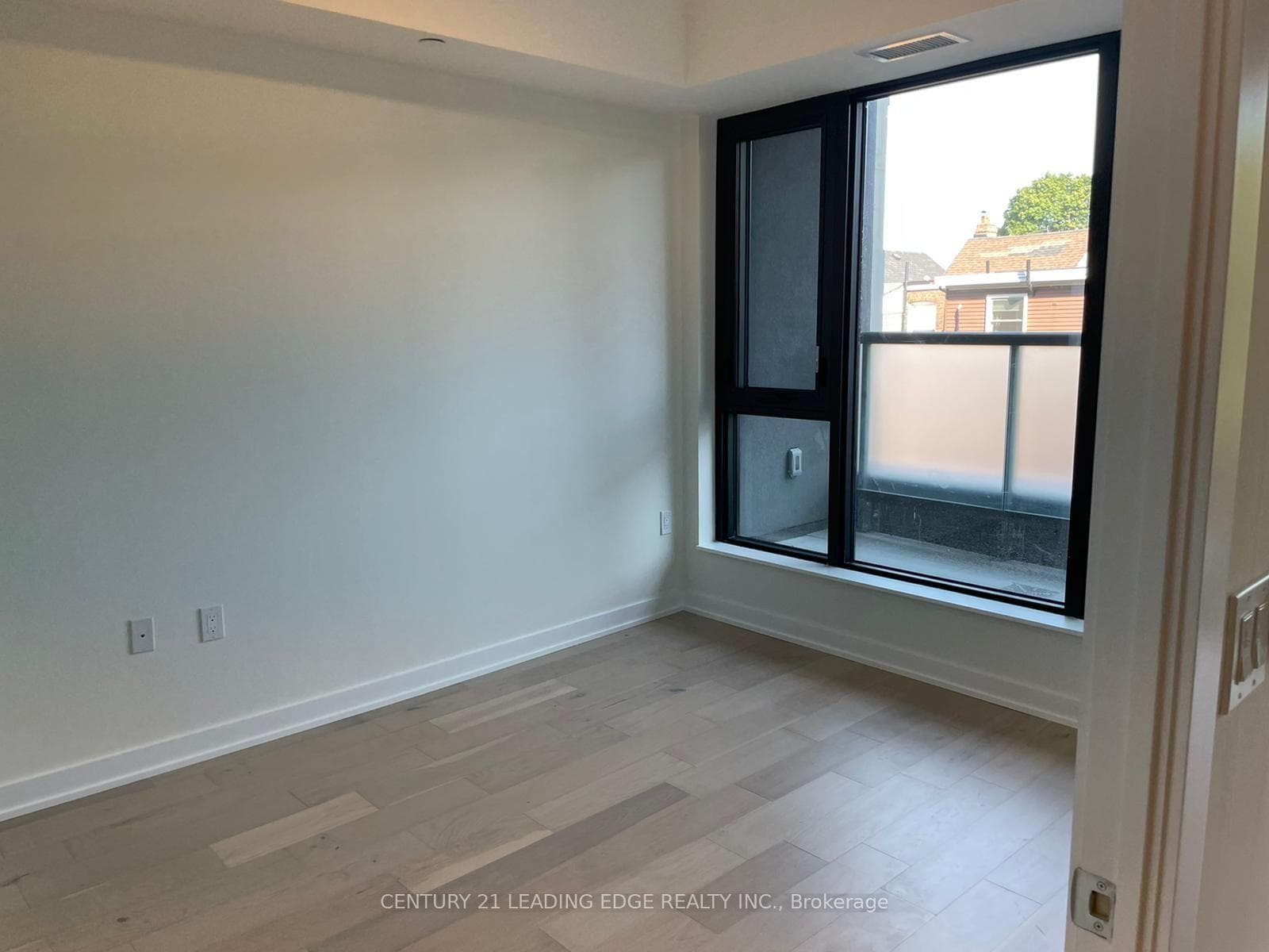 840 St Clair Avenue Unit 401 photo 9