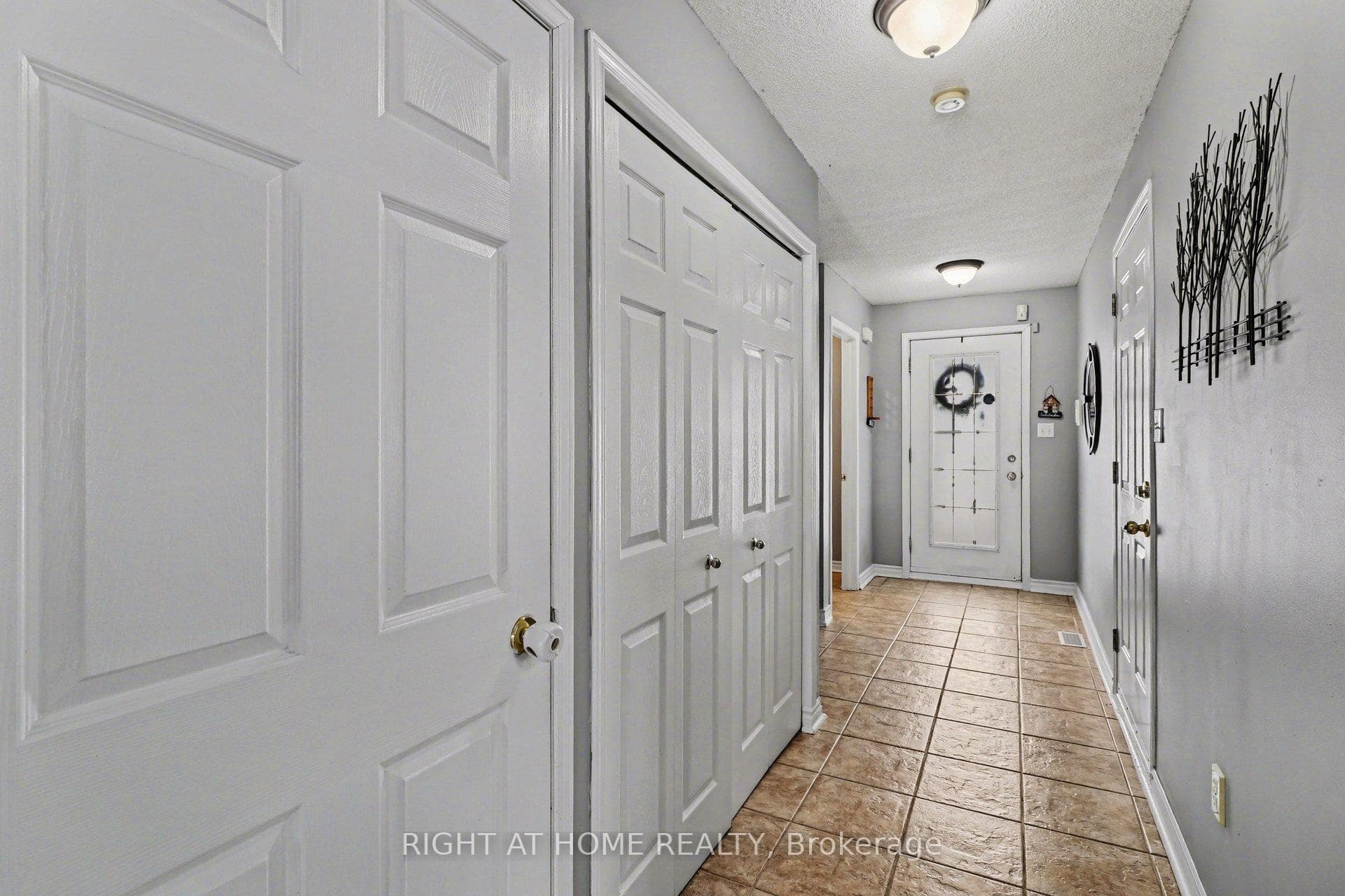 1050 Trillium Place photo 5