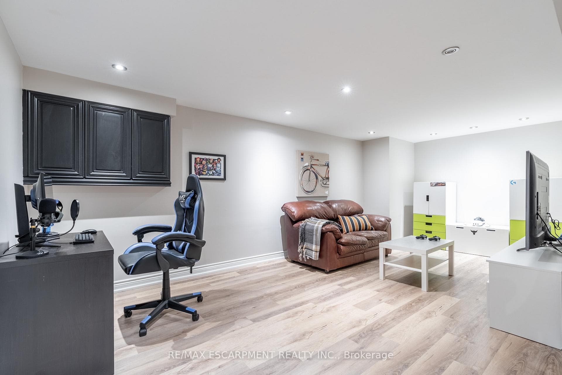 74 Flanders Drive photo 33