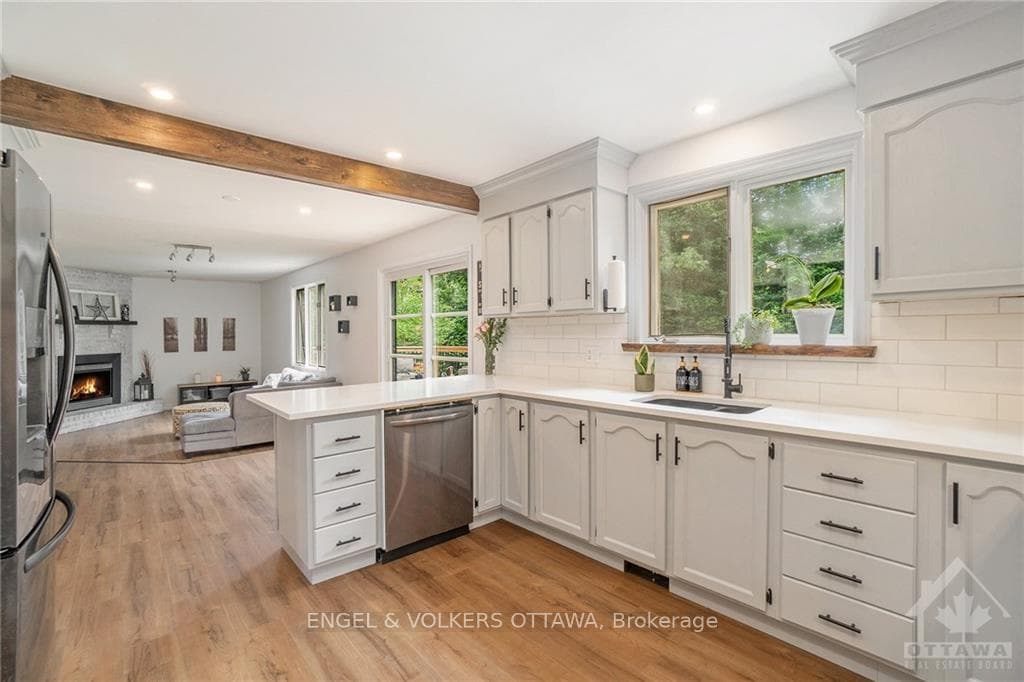 197 TWEED Crescent photo 18