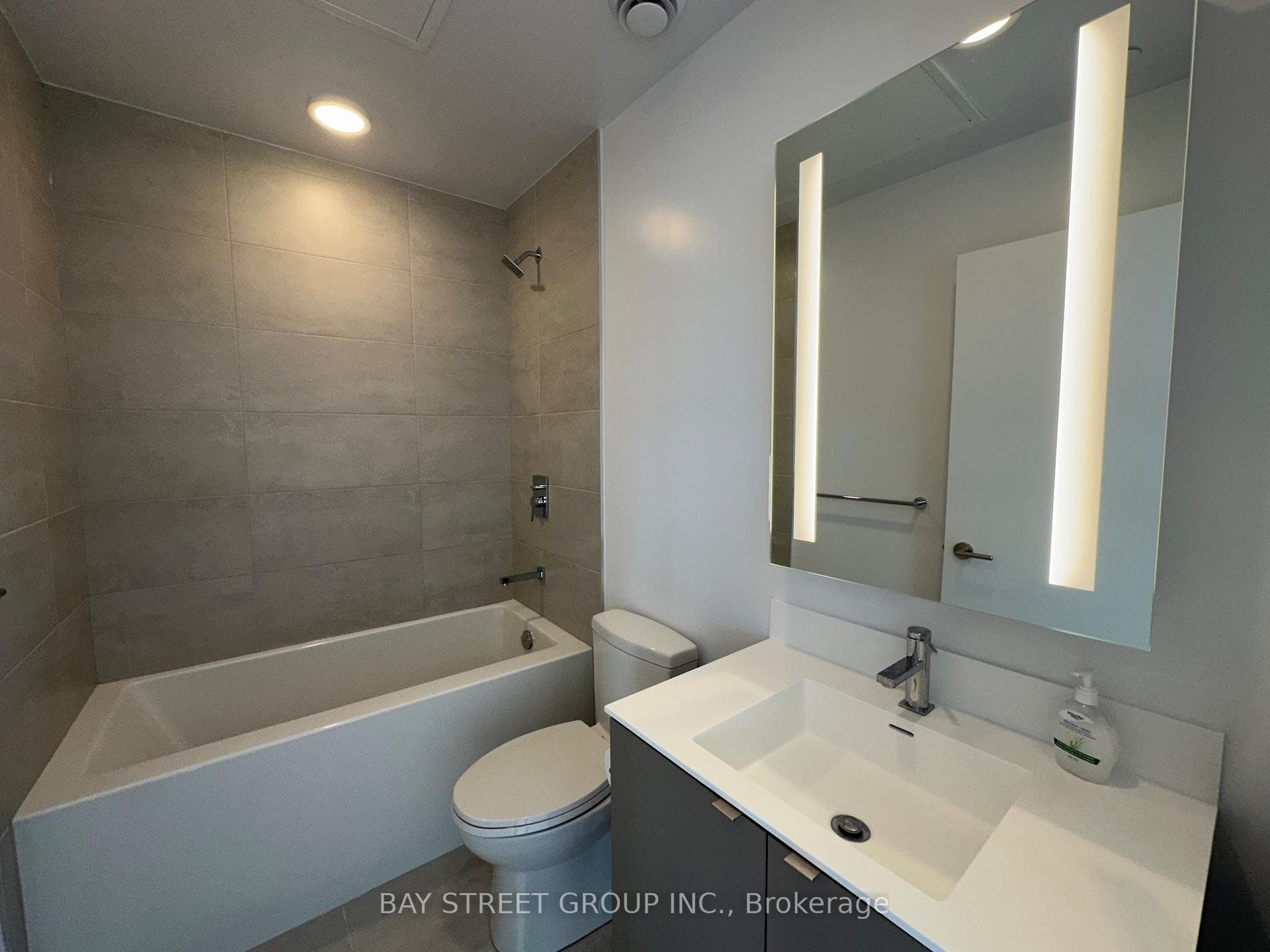 500 Dupont Street Unit 812 photo 20