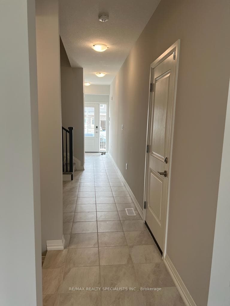 162 BUR OAK Drive photo 2