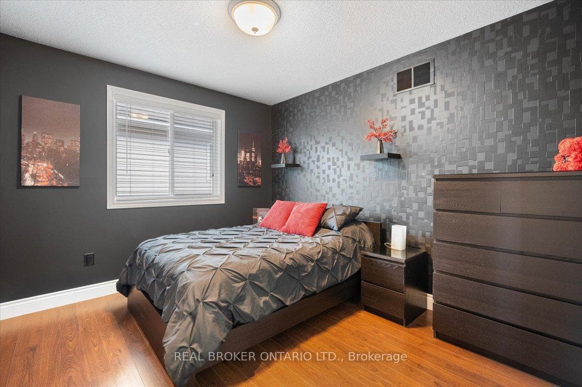 60 Fabian Court photo 21