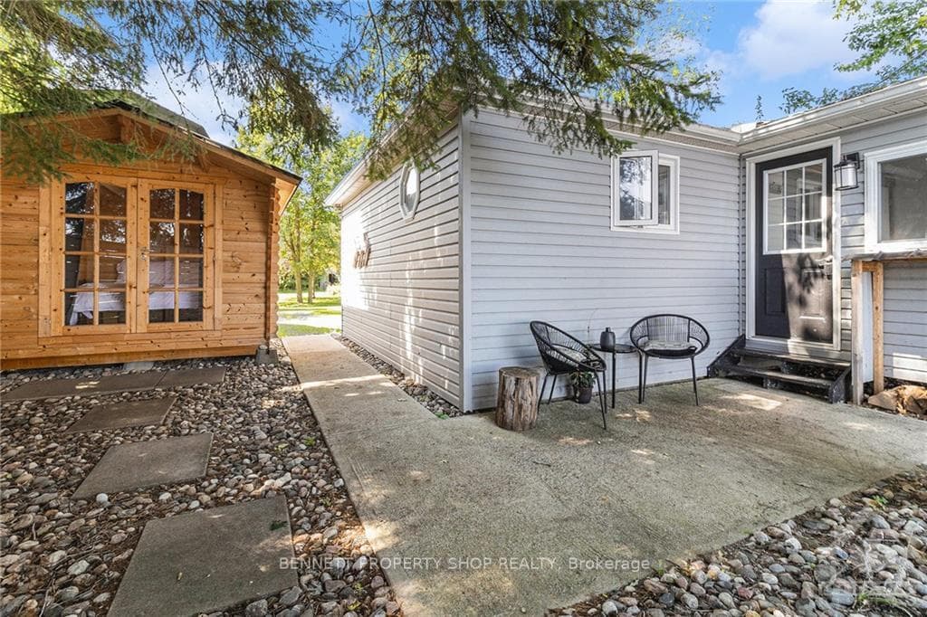 4186 RIVER Road photo 7