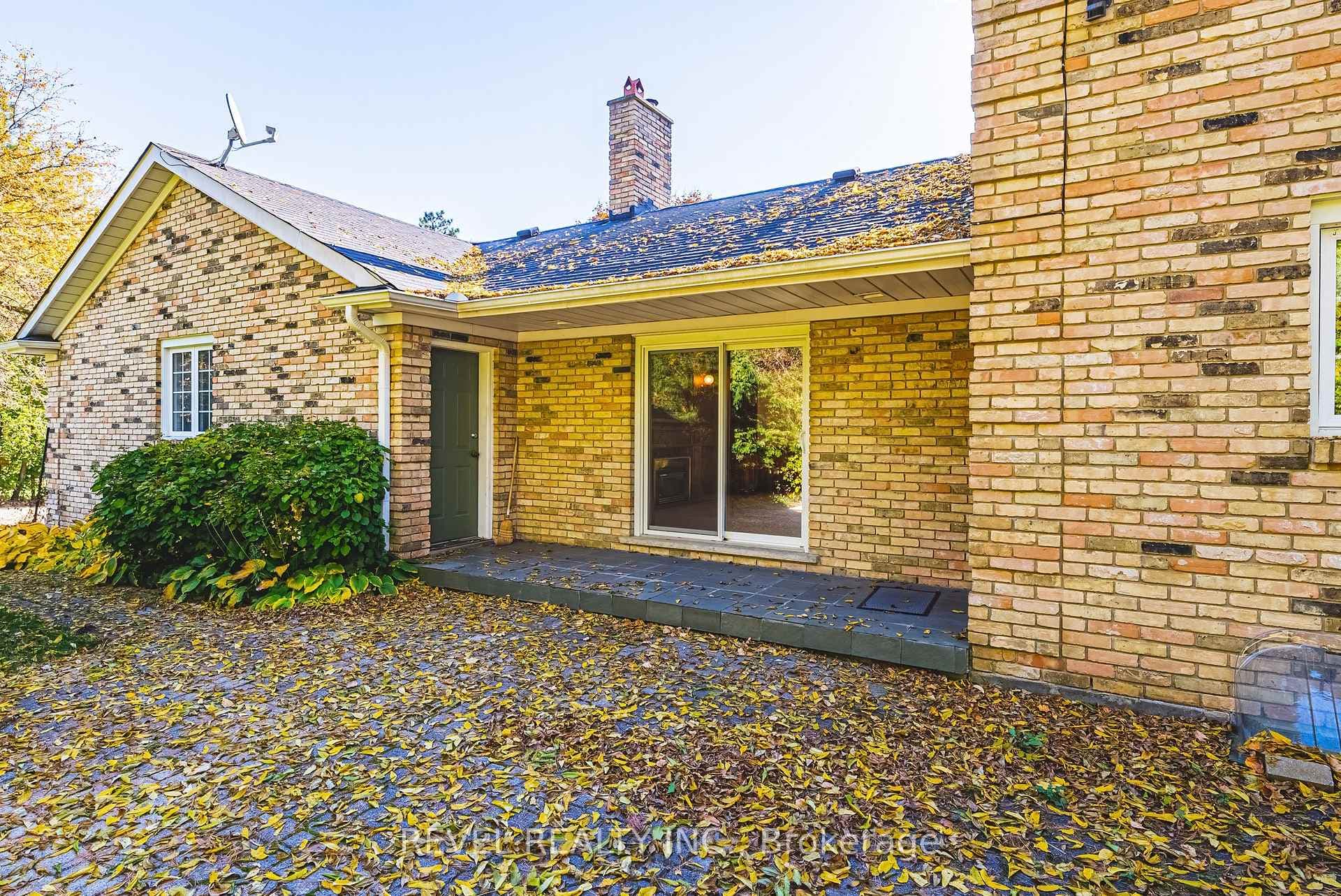 211 Mclaren Road photo 31