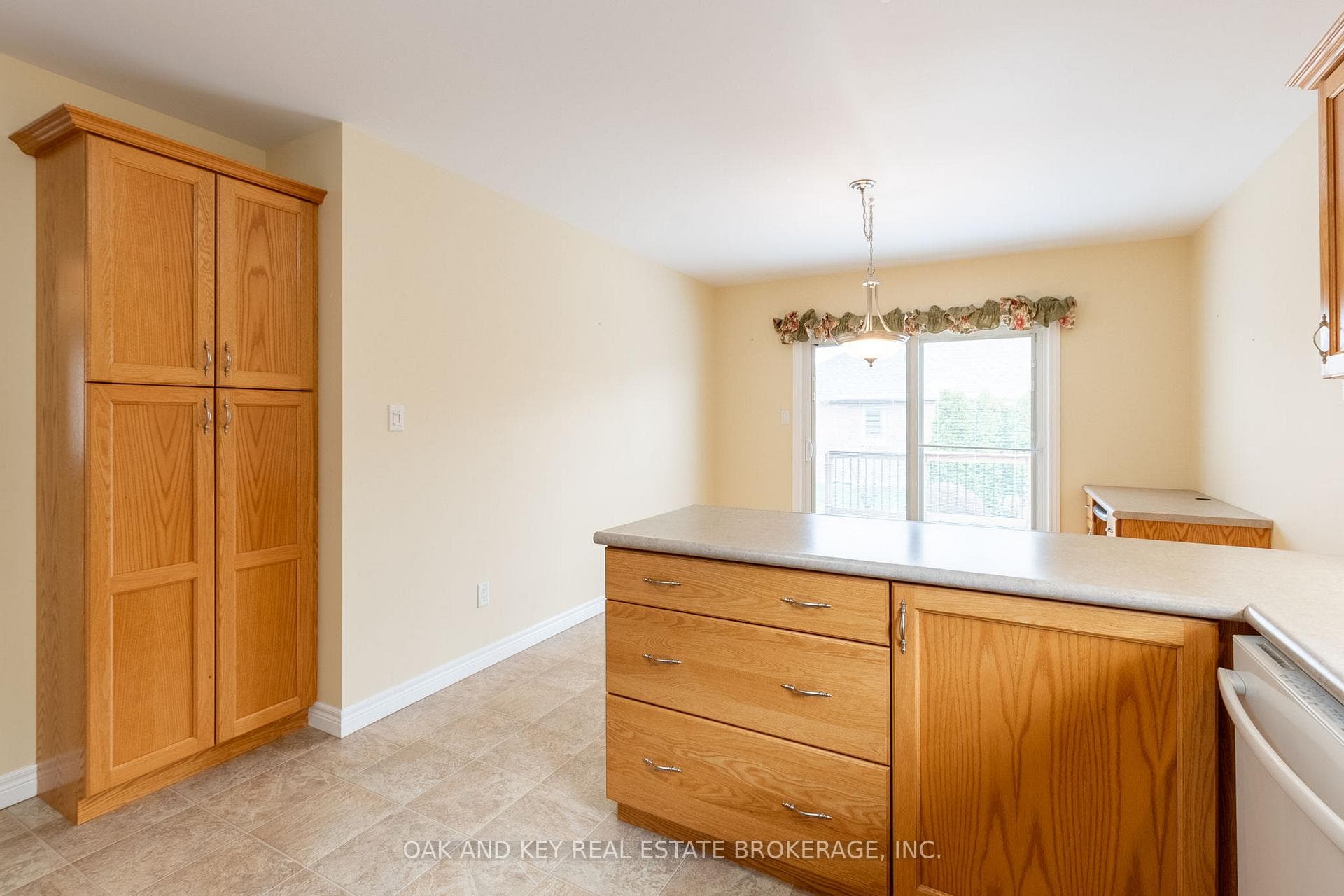 49 Jones Crescent photo 14