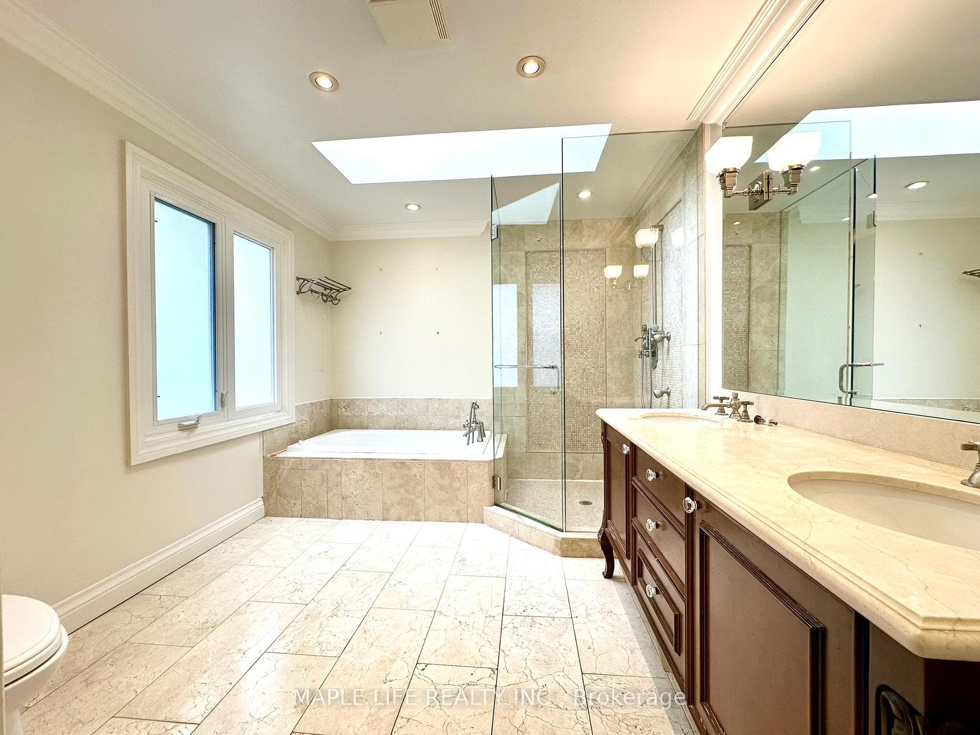 52 Prince Edward Boulevard photo 23