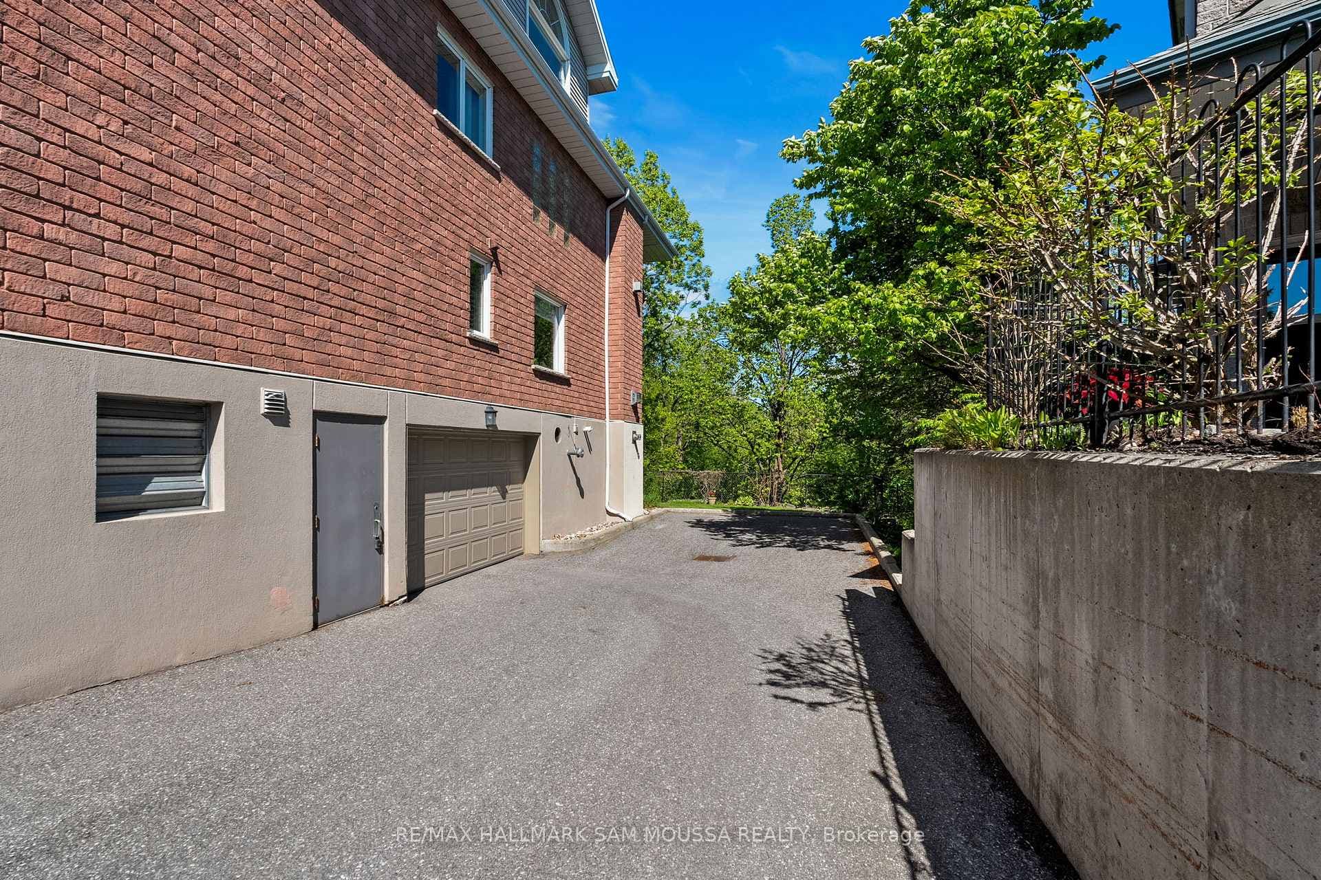 70 Robson Court Unit 1C photo 32