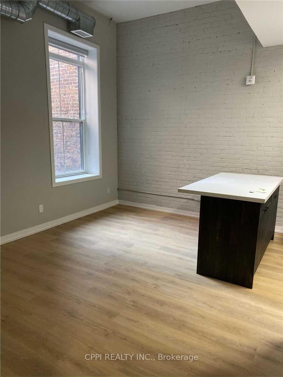 140 Simcoe Street Unit 206 photo 2