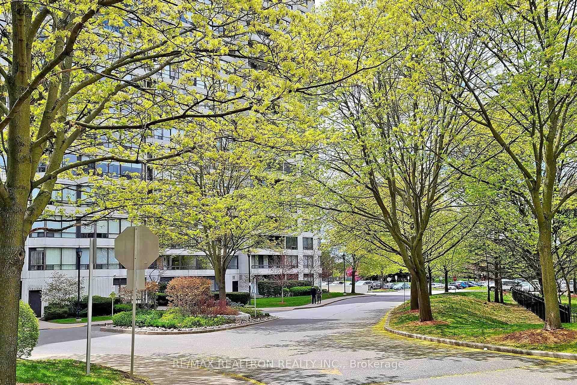 1131 Steeles Avenue Unit 407 photo 33
