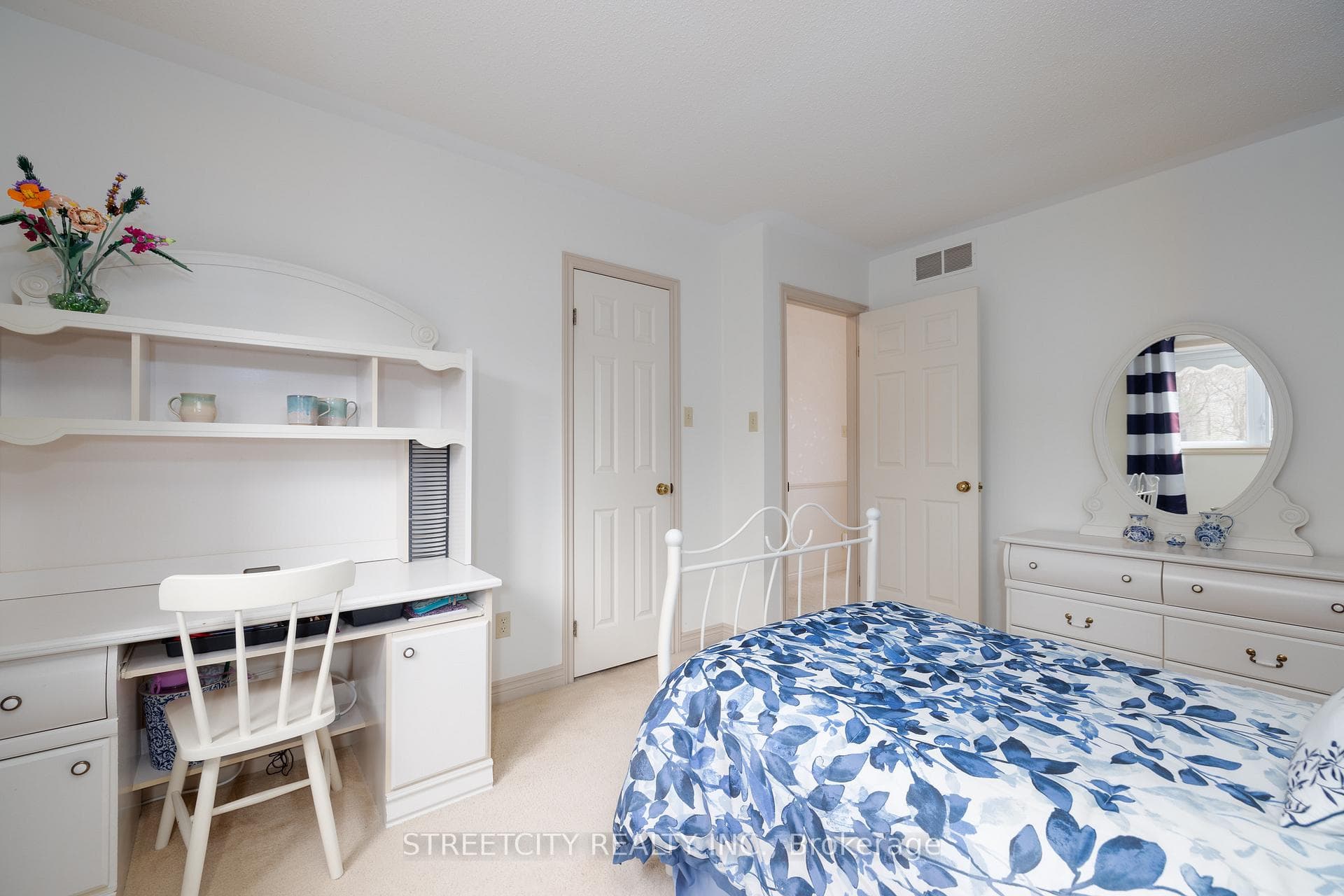 1537 Hillside Drive photo 22