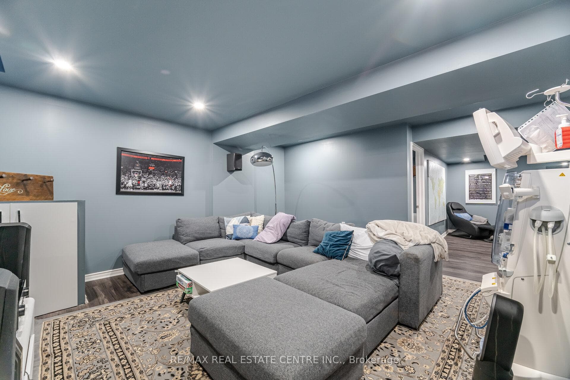 1046 Costigan Road photo 39