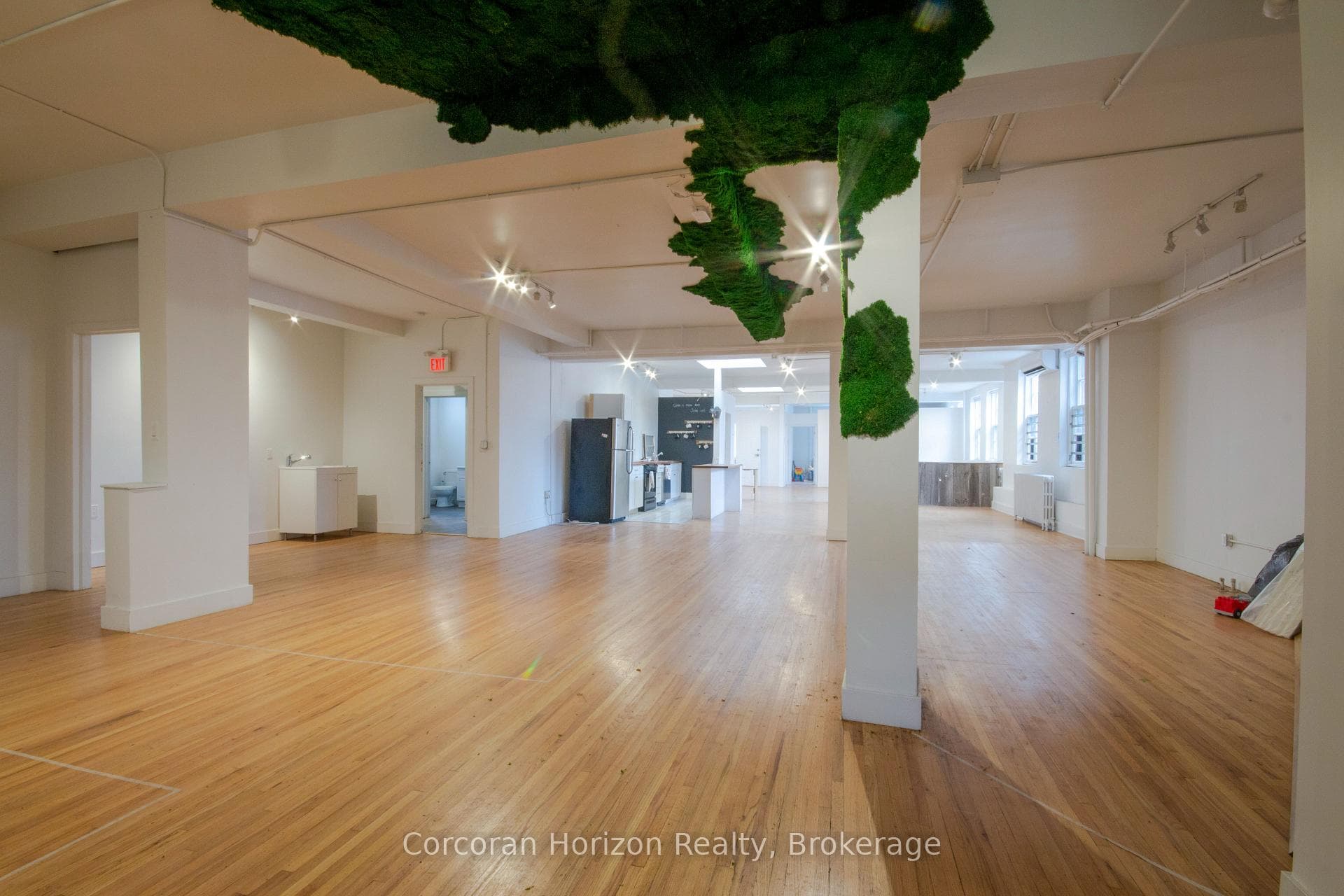 323 King Street photo 19