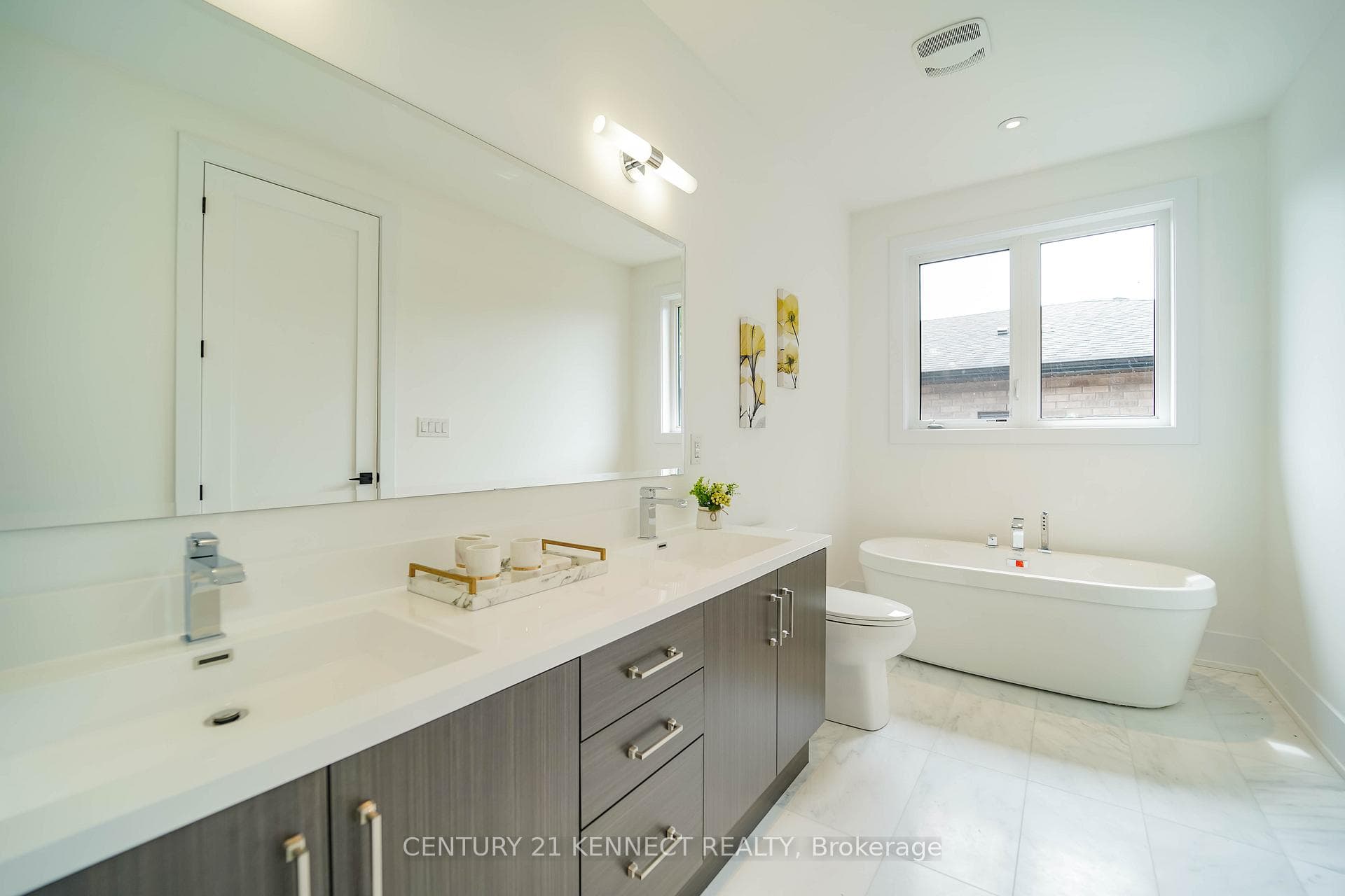 21 Blueking Crescent photo 38