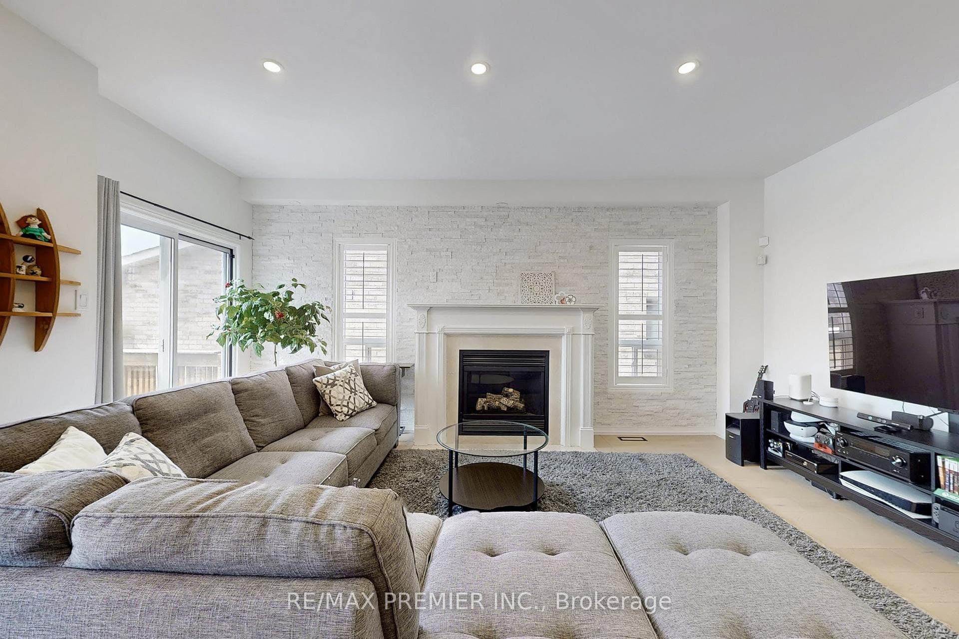 15 Gray Park Drive photo 6
