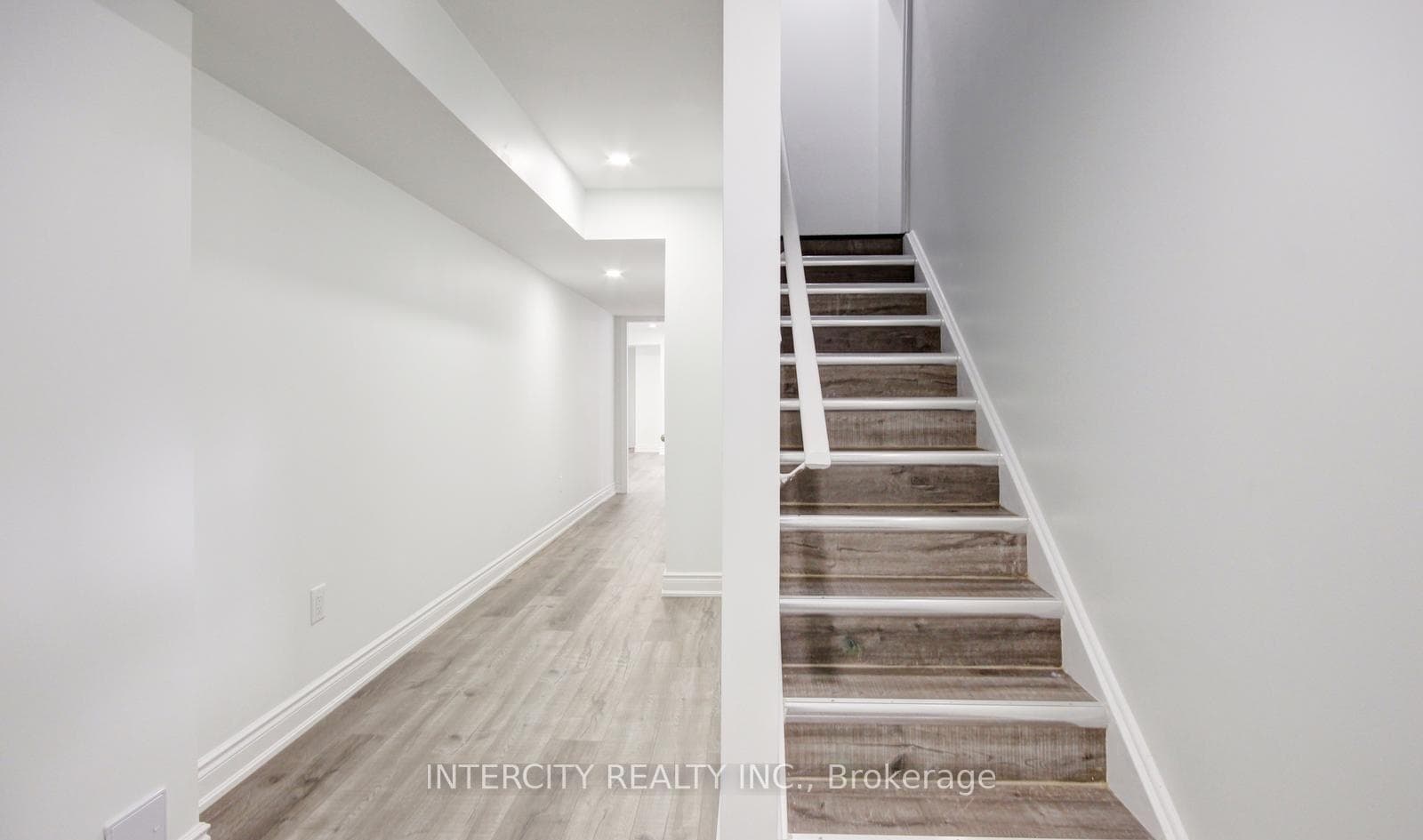 111 Petch Avenue photo 2