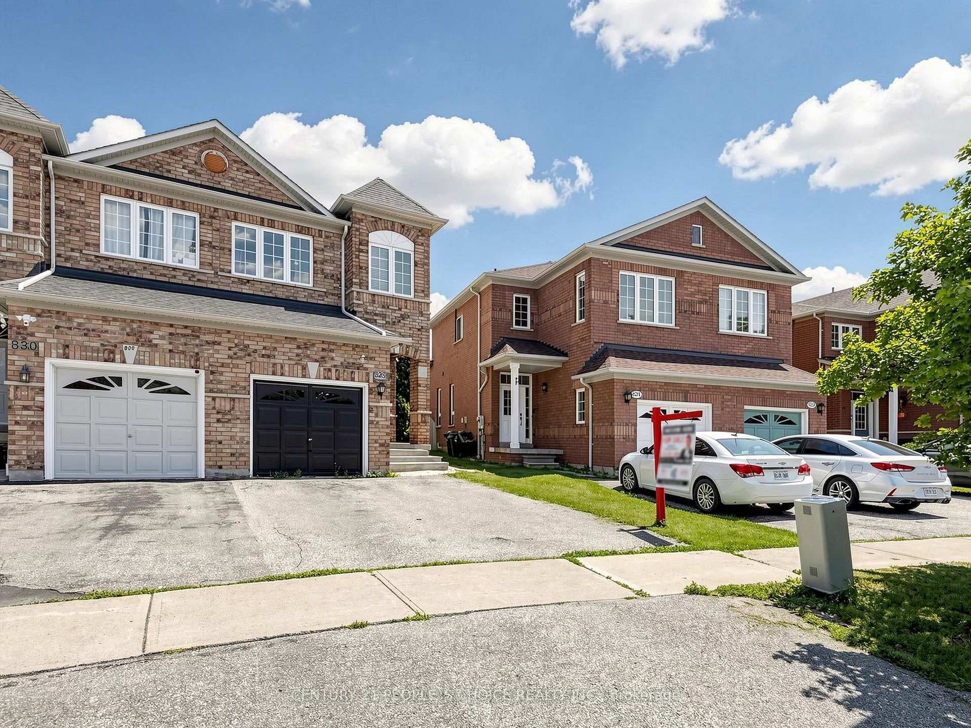 828 Khan Crescent photo 2