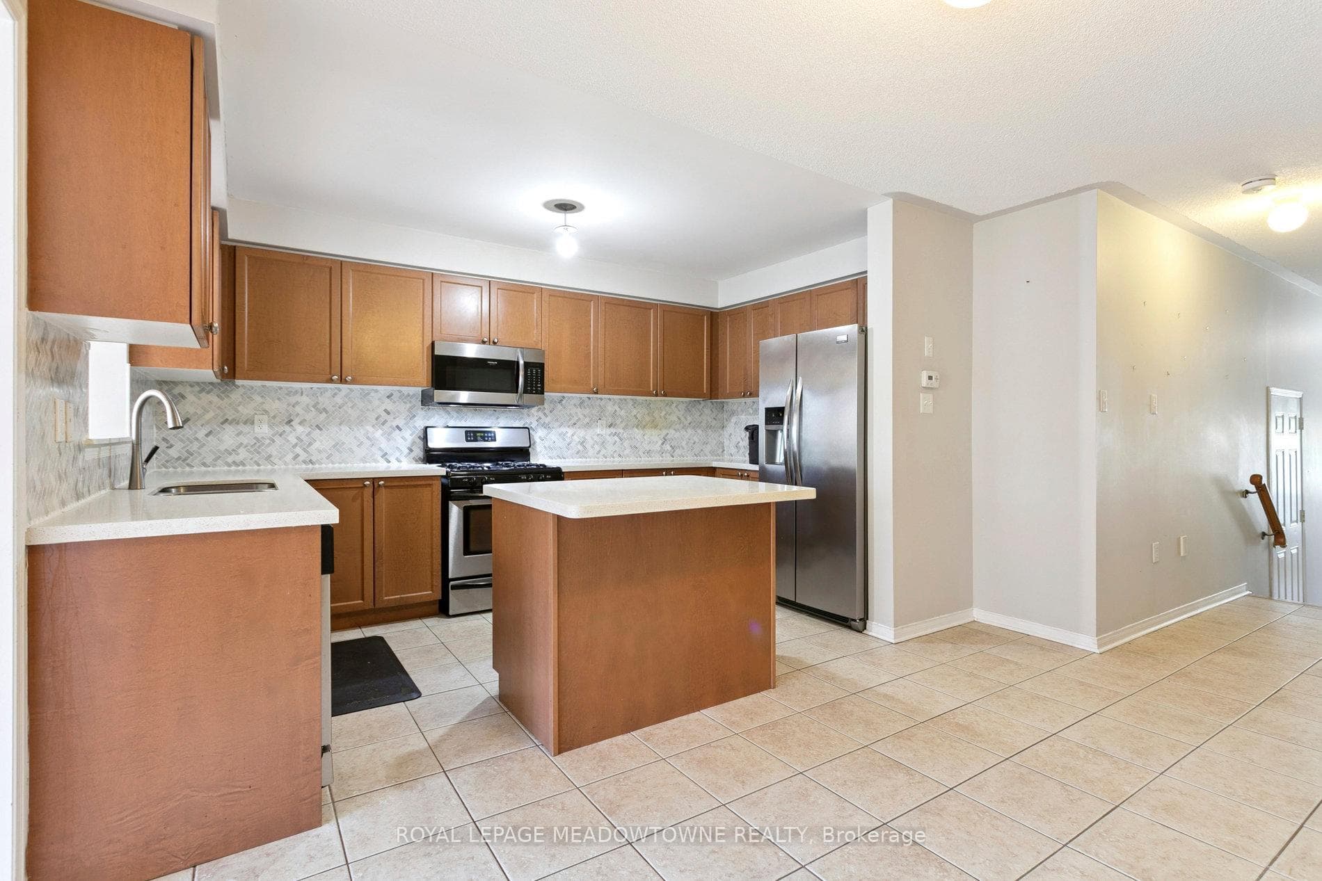 132 Crystalview Crescent Unit Upper photo 7