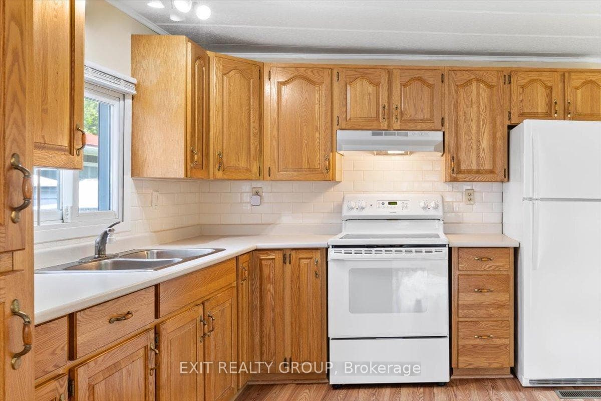 40 Linden Boulevard photo 8
