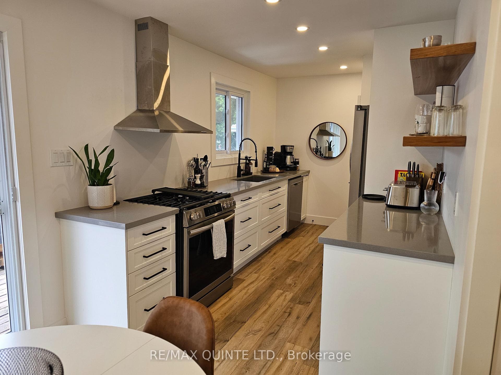 620 Sidney Street photo 6